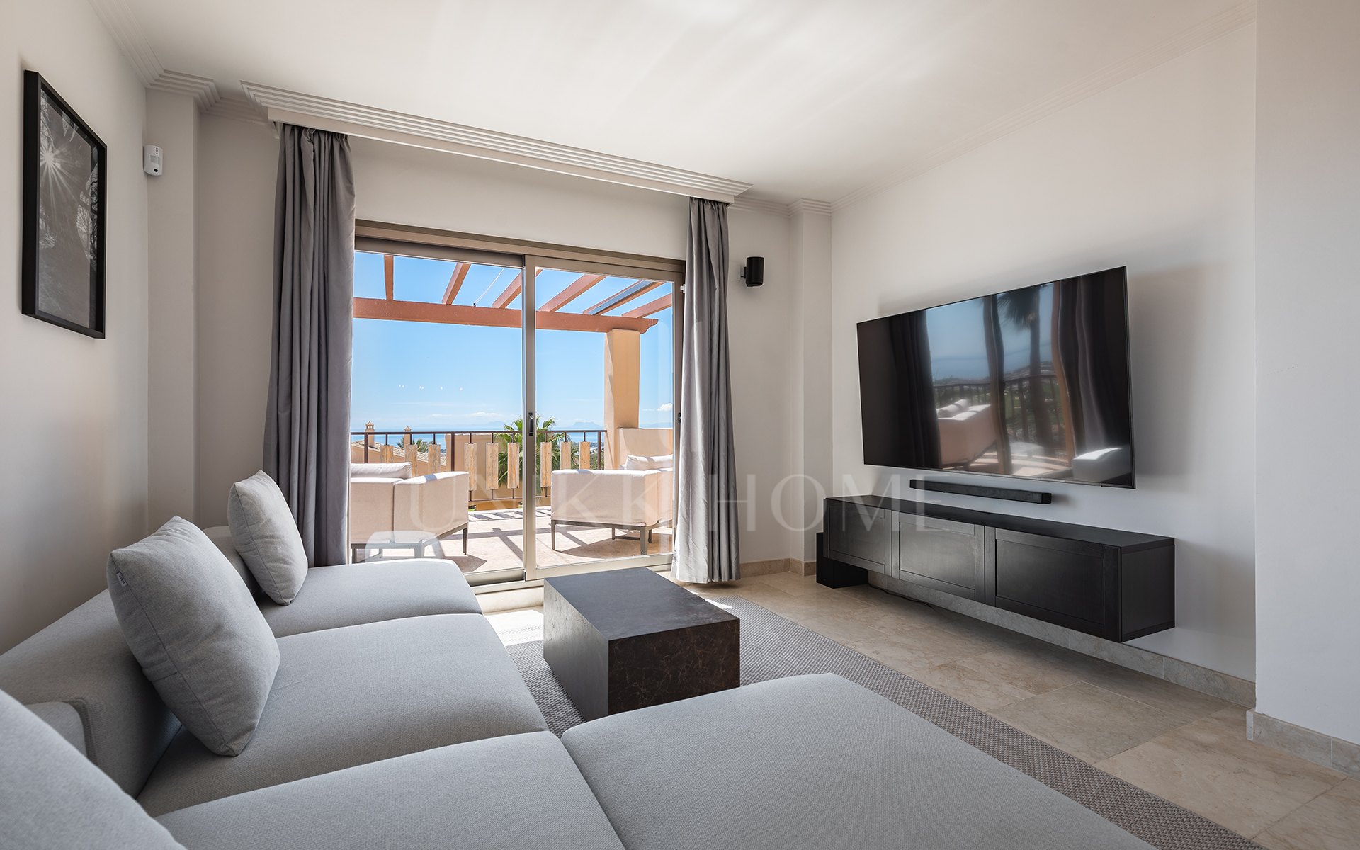 Spectacular one level penthouse with panoramic sea views in Hacienda del Señorío de Cifuentes, Benahavís