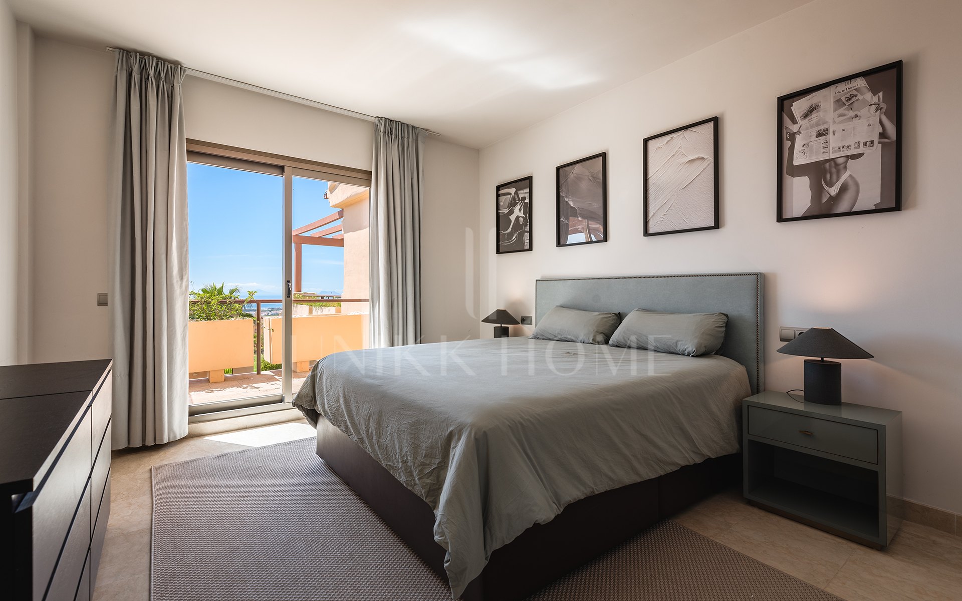 Spectacular one level penthouse with panoramic sea views in Hacienda del Señorío de Cifuentes, Benahavís