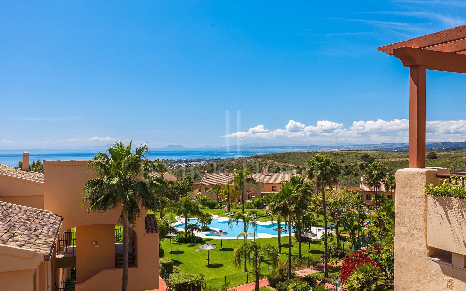 Spectacular one level penthouse with panoramic sea views in Hacienda del Señorío de Cifuentes, Benahavís