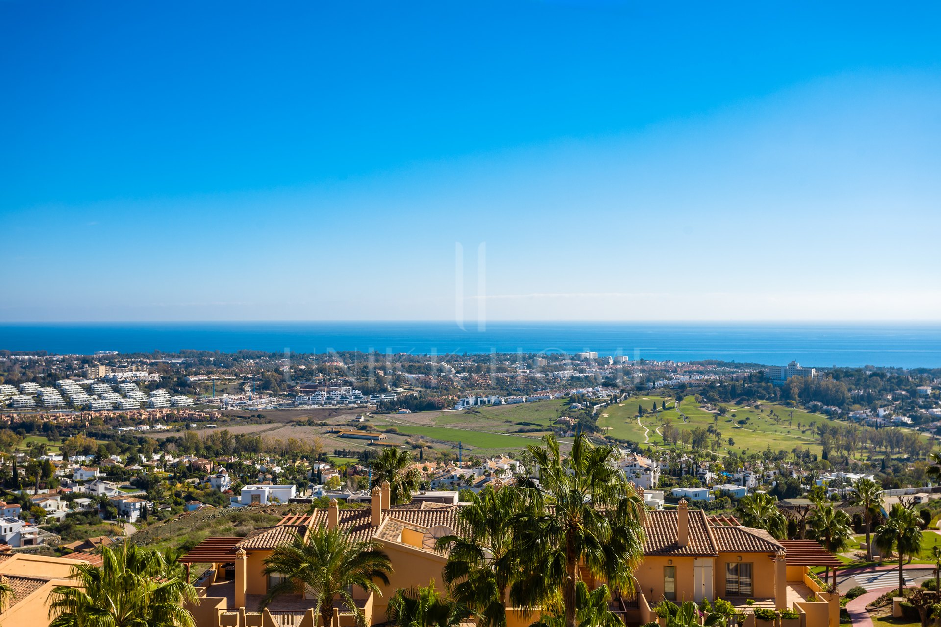 Spectacular one level penthouse with panoramic sea views in Hacienda del Señorío de Cifuentes, Benahavís