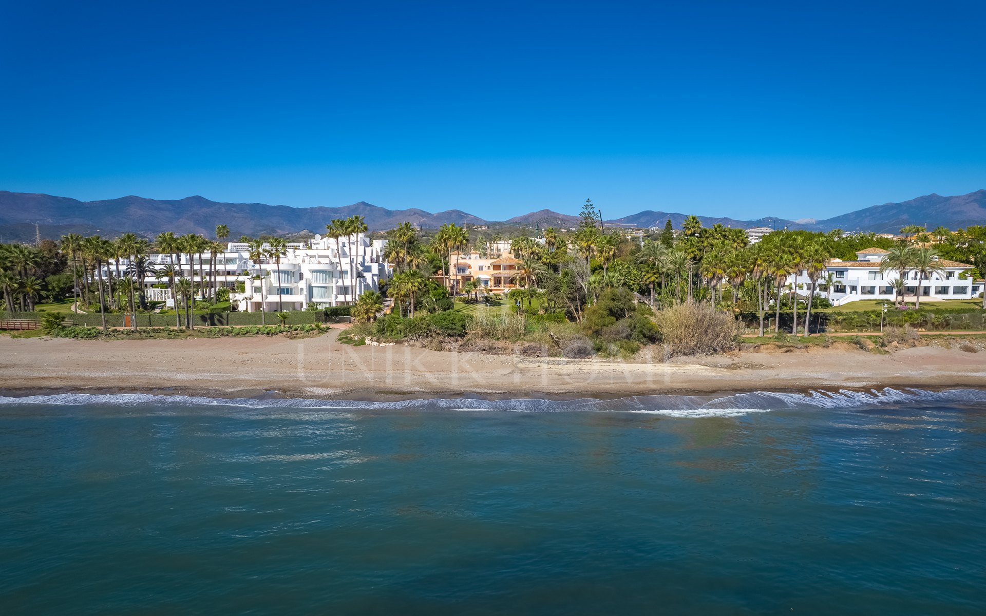 Villa en venta en Hacienda Beach, Estepona Este