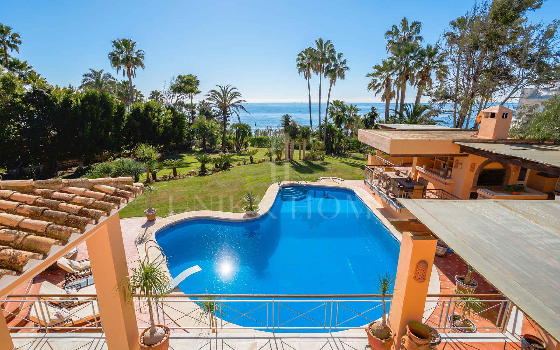 Villa en venta en Hacienda Beach, Estepona Este