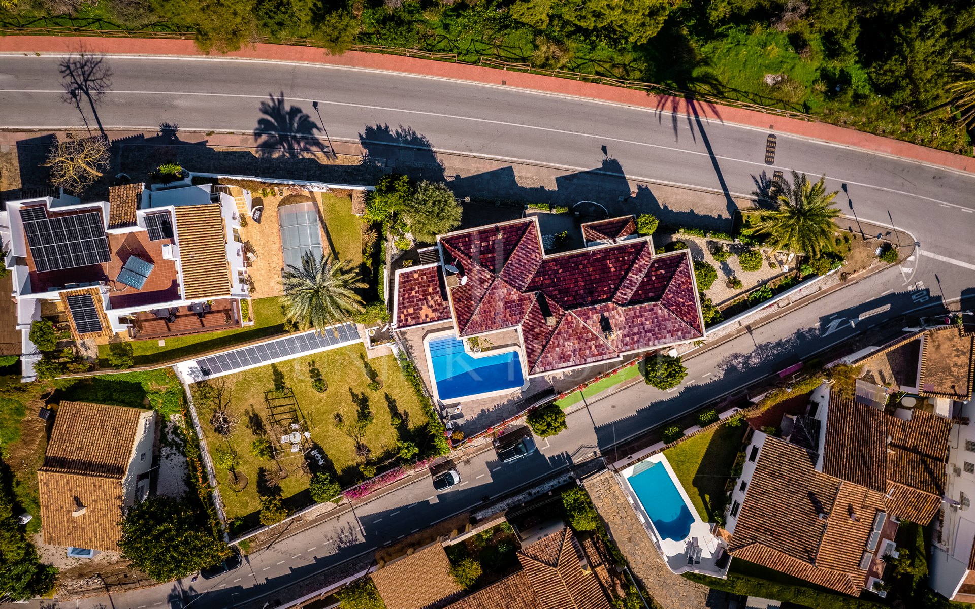 Fantástica villa con vistas panorámicas al mar a poca distancia de los servicios en Nueva Andalucía