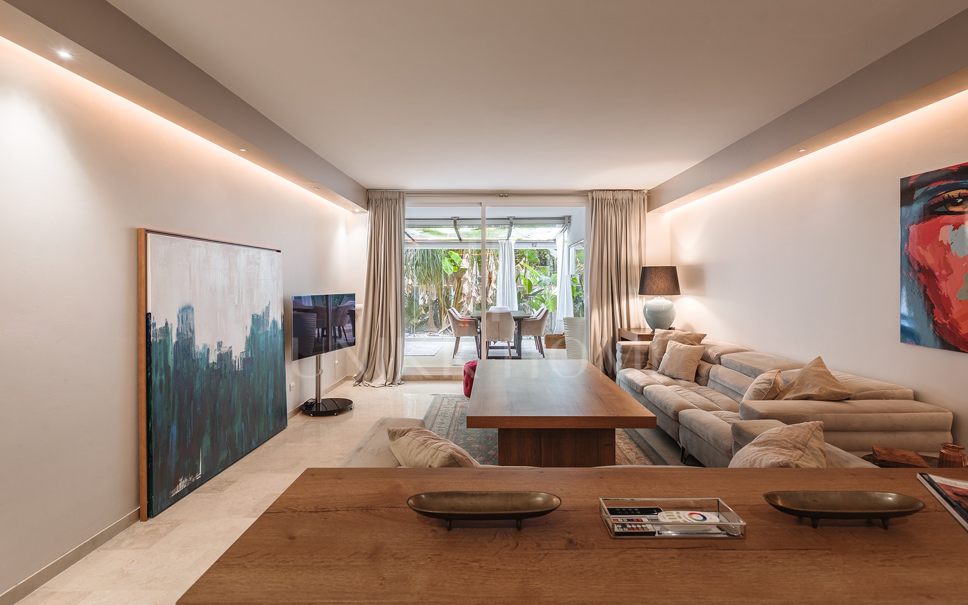 Stylish ground-floor apartment in Las Lomas del Marbella Club, on Marbella's Golden Mile