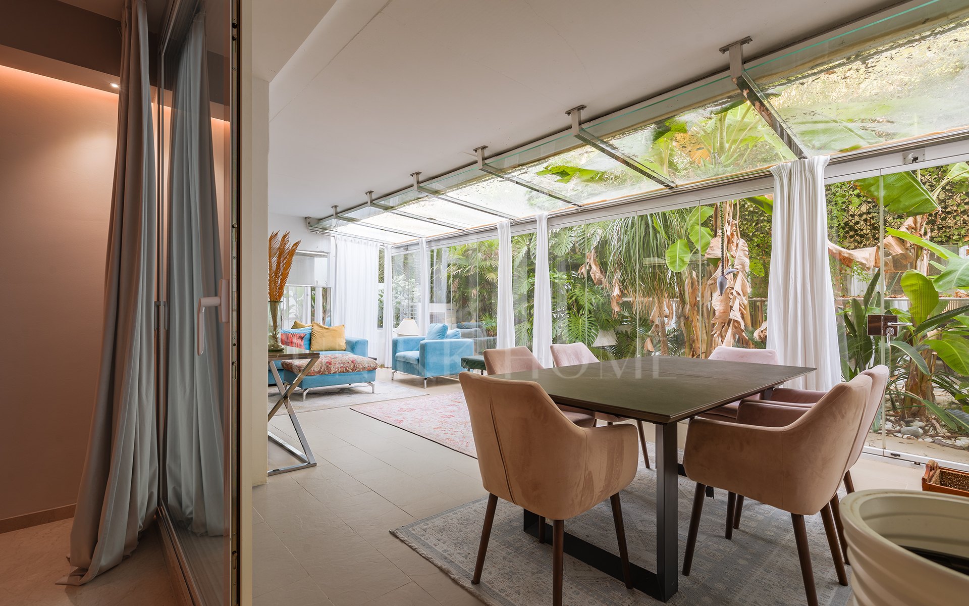 Stylish ground-floor apartment in Las Lomas del Marbella Club, on Marbella's Golden Mile