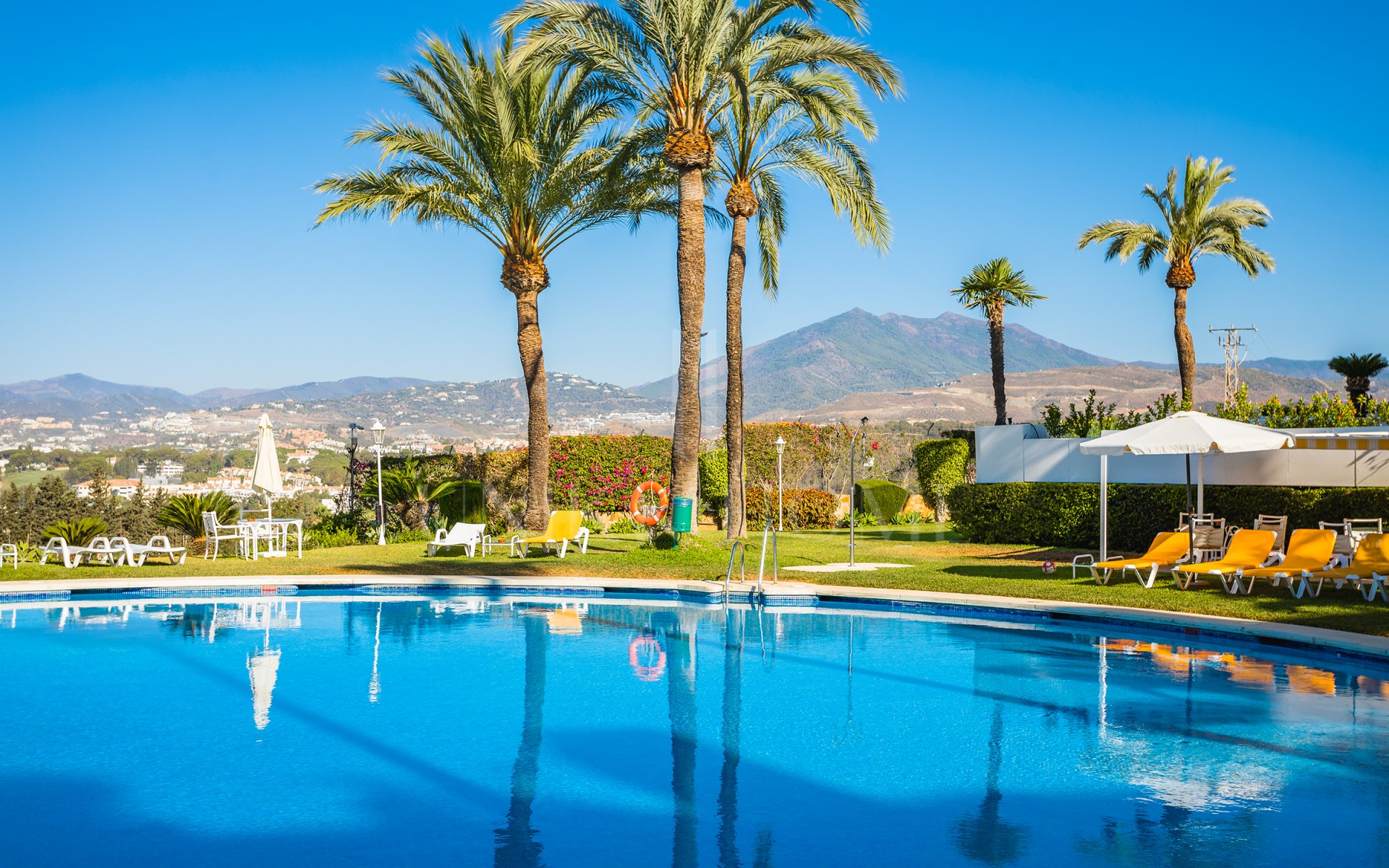 Stylish ground-floor apartment in Las Lomas del Marbella Club, on Marbella's Golden Mile