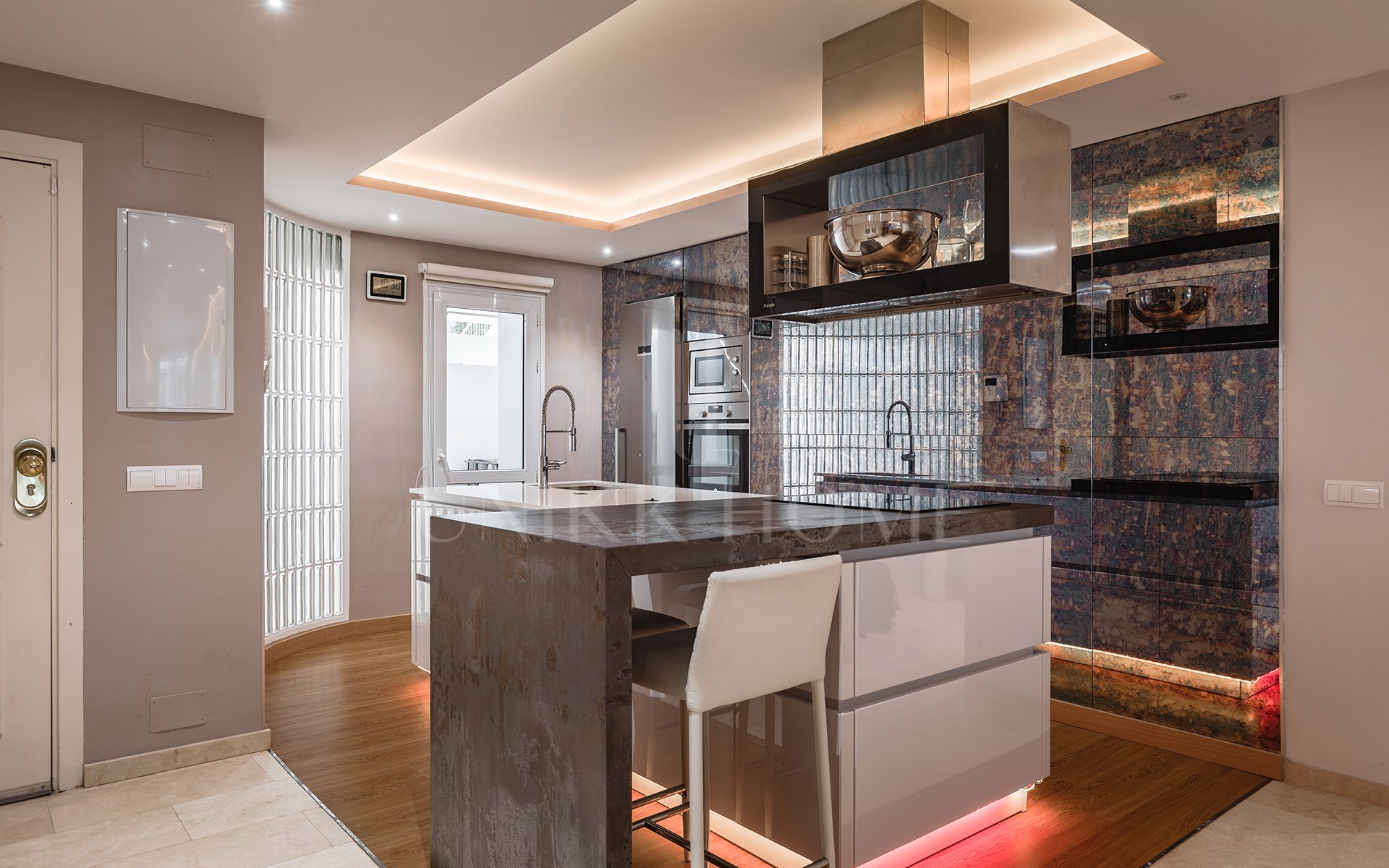 Stylish ground-floor apartment in Las Lomas del Marbella Club, on Marbella's Golden Mile