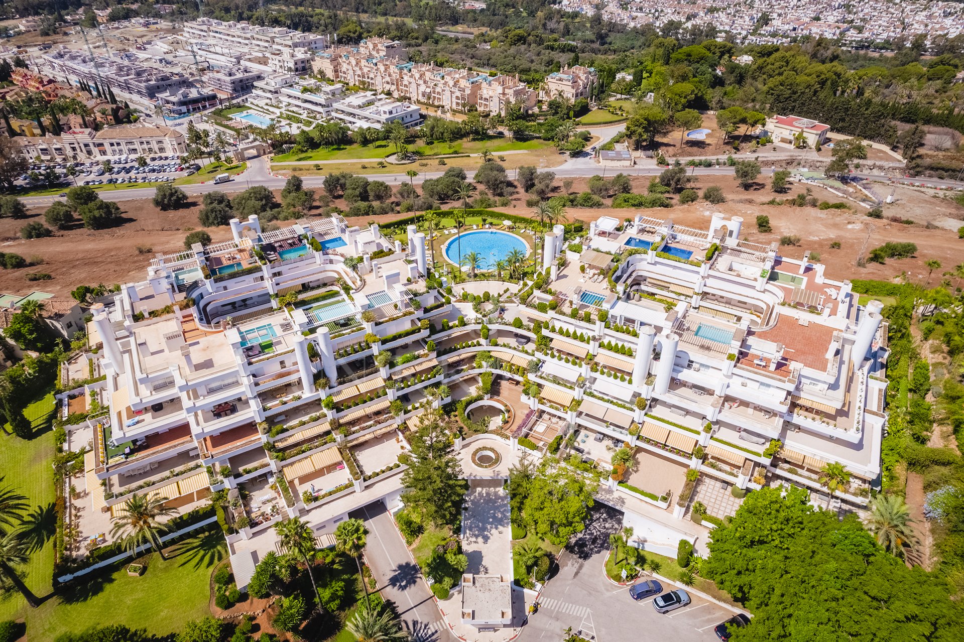 Stylish ground-floor apartment in Las Lomas del Marbella Club, on Marbella's Golden Mile