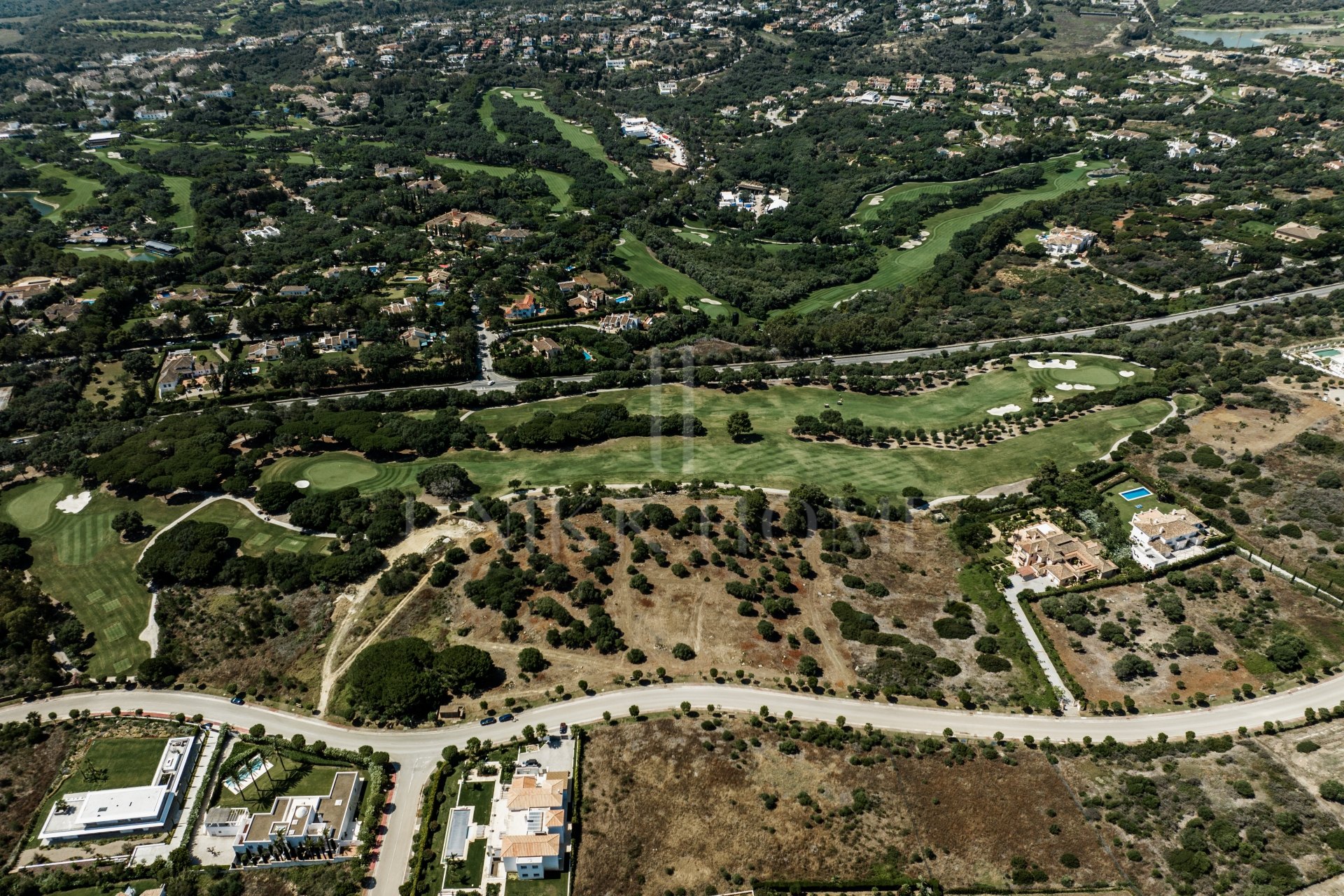 Parcela orientada al sur en una tranquila calle sin salida en La Reserva, una exclusiva zona residencial en Sotogrande