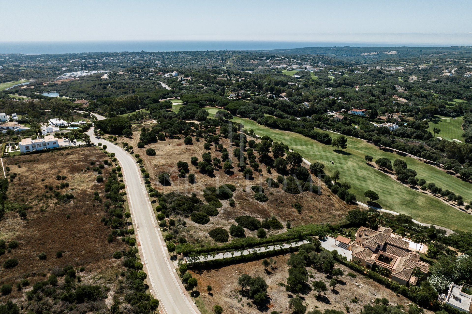 Parcela orientada al sur en una tranquila calle sin salida en La Reserva, una exclusiva zona residencial en Sotogrande