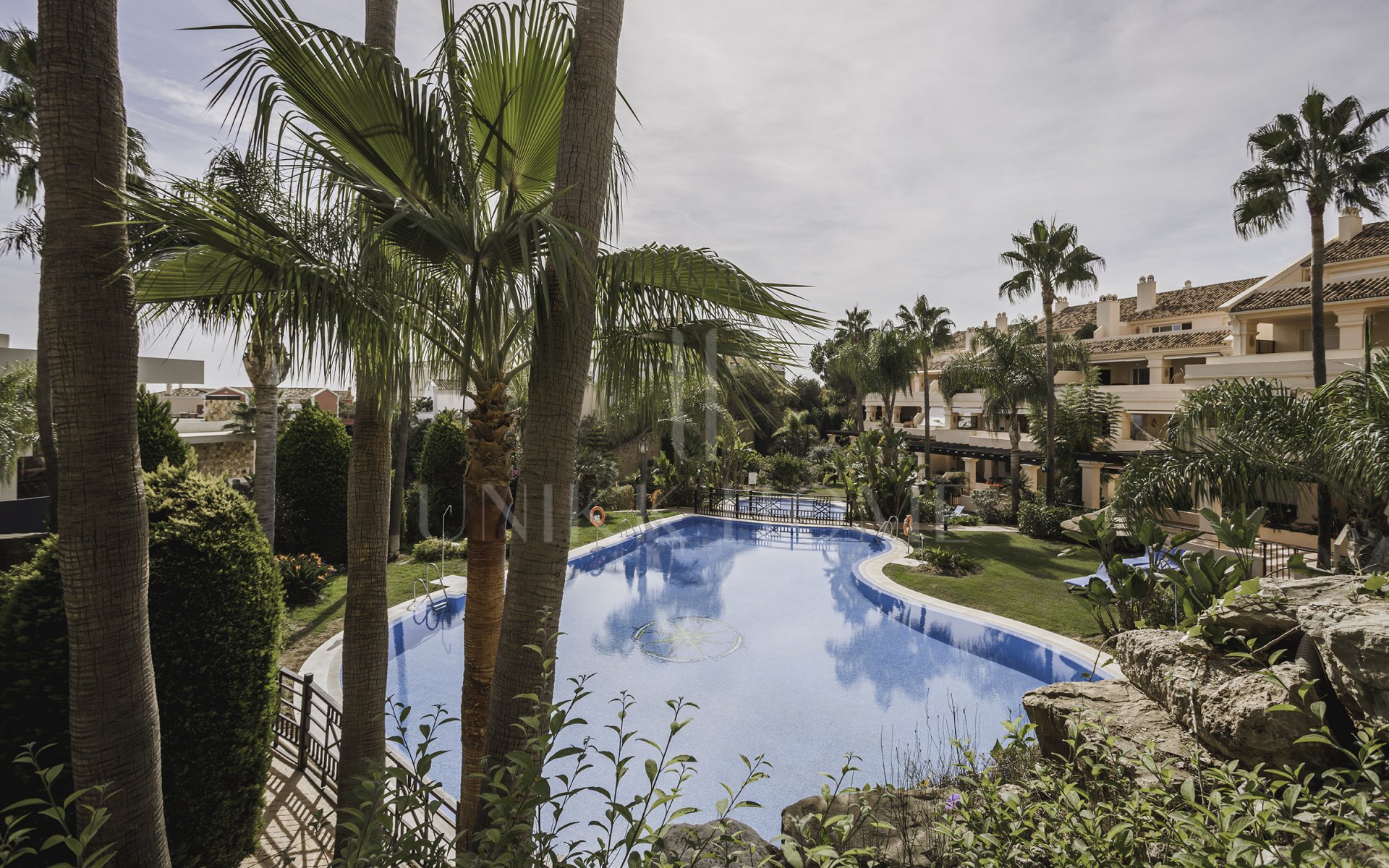 Amplio y luminoso apartamento en planta baja en Albatros Hills, Nueva Andalucia