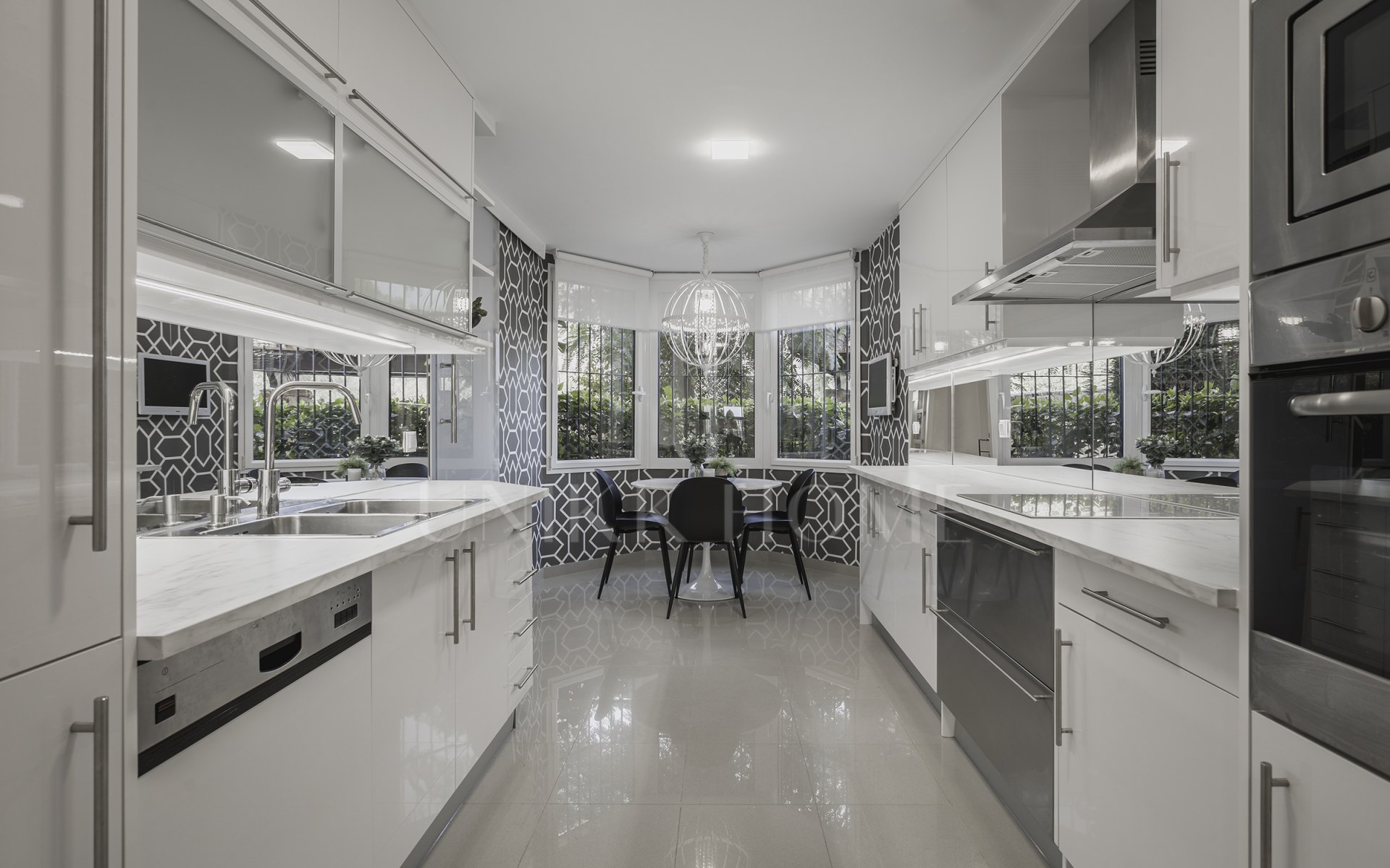 Amplio y luminoso apartamento en planta baja en Albatros Hills, Nueva Andalucia