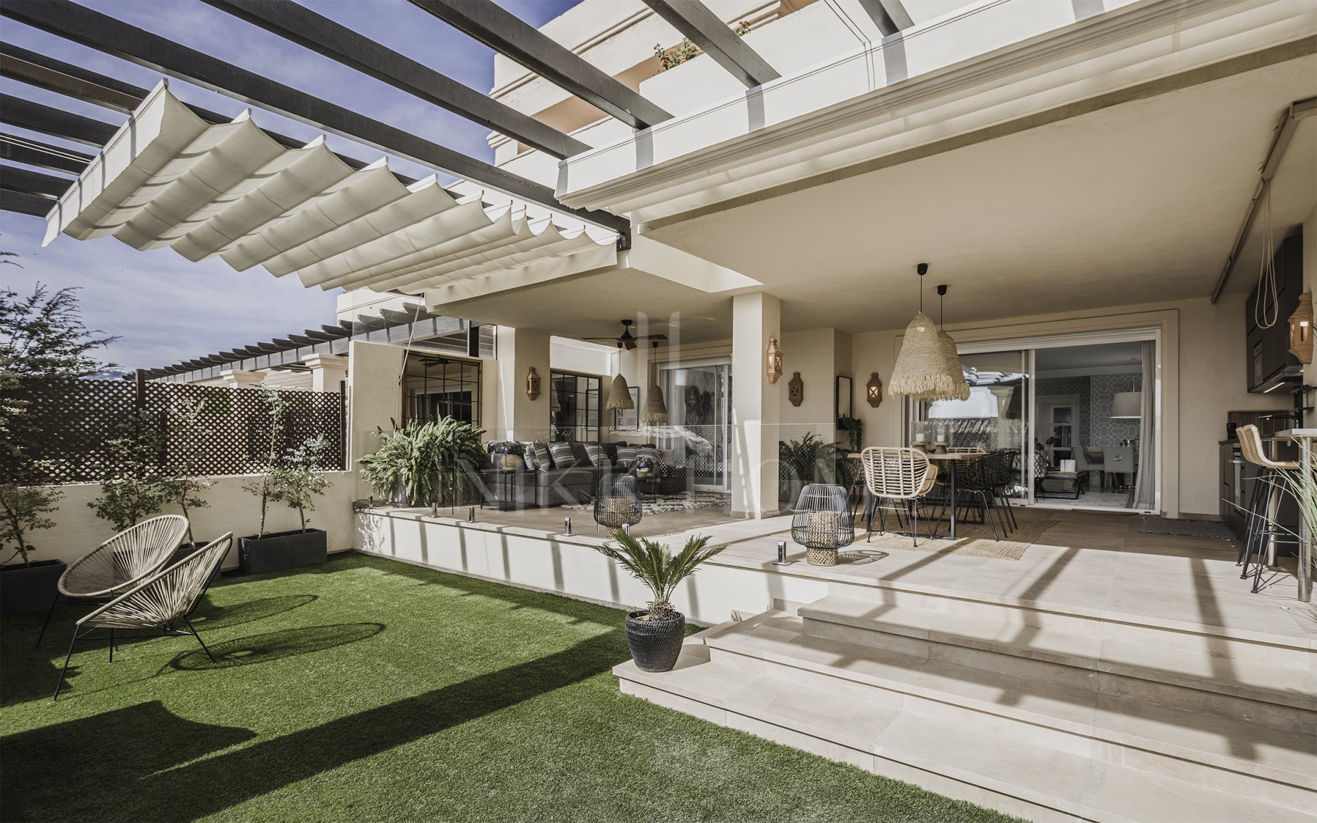 Amplio y luminoso apartamento en planta baja en Albatros Hills, Nueva Andalucia