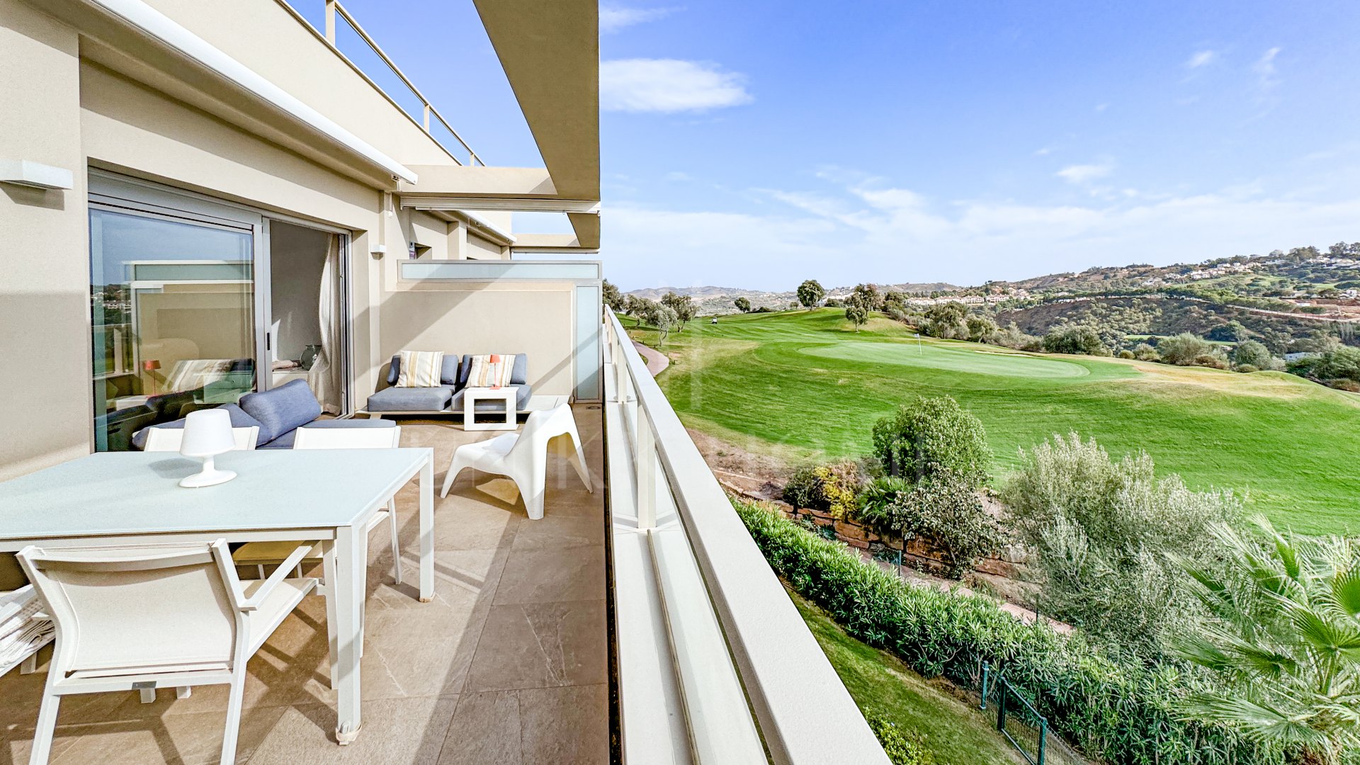 Moderno apartamento de 2 dormitorios con vistas panorámicas en La Cala Golf Resort