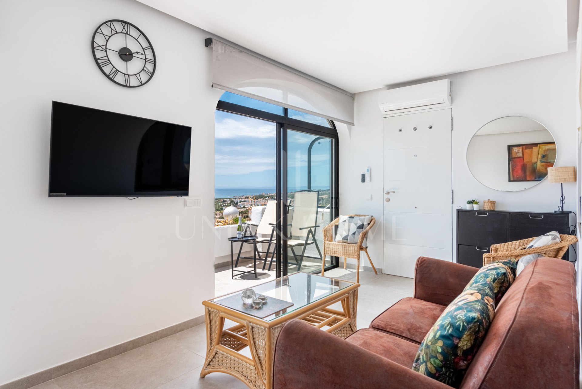 Gorgeous 2-Bedroom Apartment with Stunning Sea Views in Riviera del Sol!