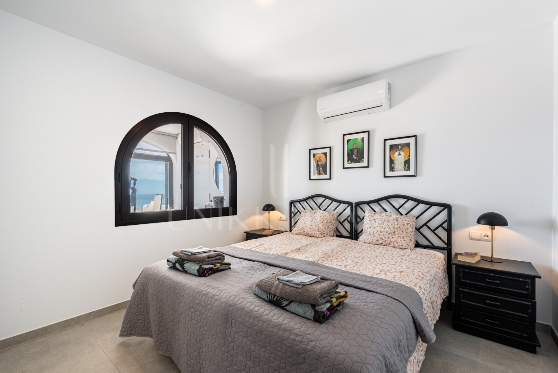 Gorgeous 2-Bedroom Apartment with Stunning Sea Views in Riviera del Sol!