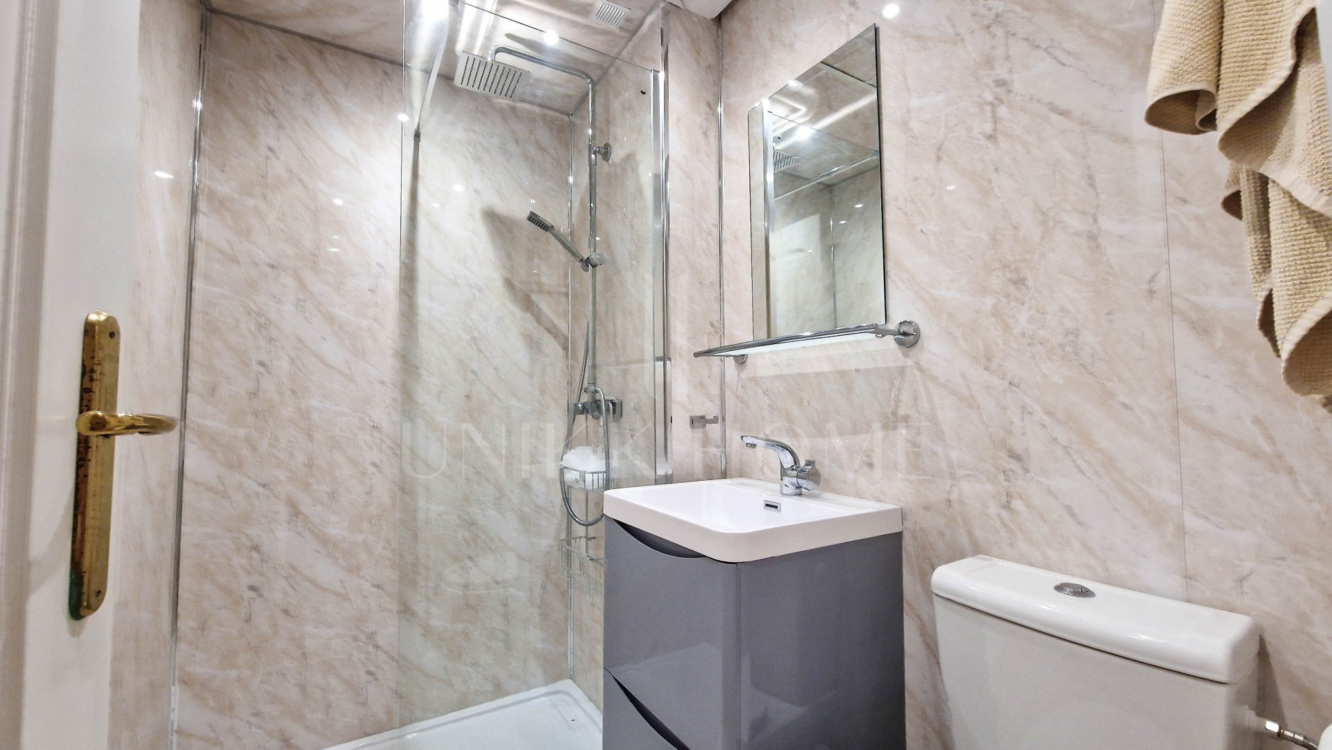 Apartamento renovado en planta baja cerca del Puerto de la Duquesa