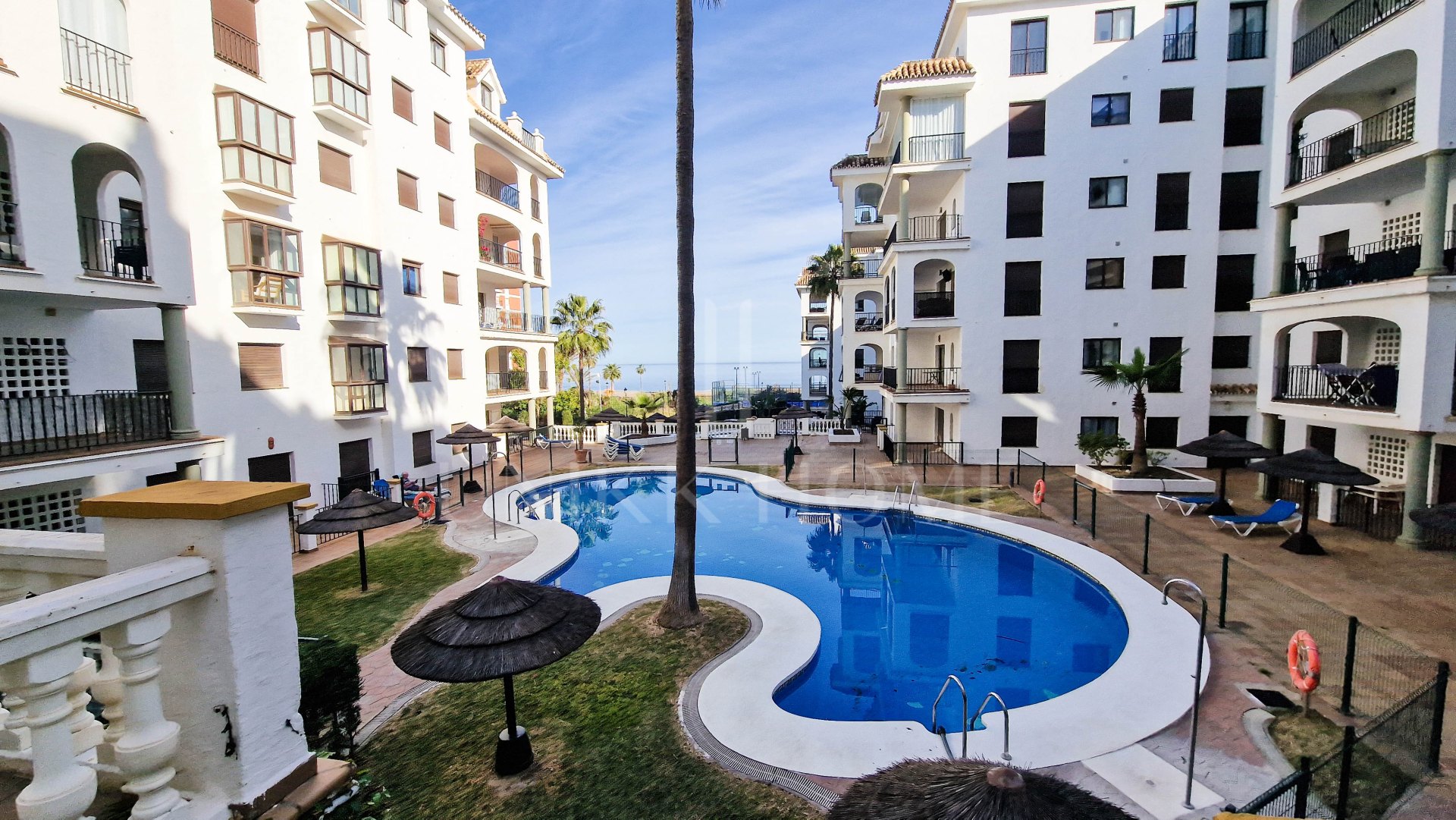 Apartamento renovado en planta baja cerca del Puerto de la Duquesa