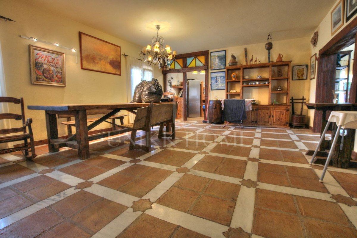 Stunning Finca with massive plot - Ideal for a Retreat in La Cala de Mijas Area