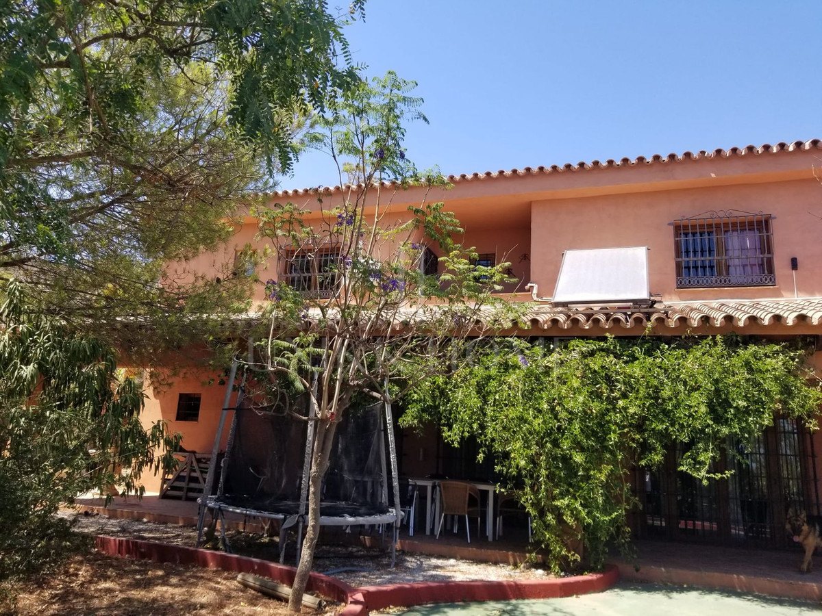 Stunning Finca with massive plot - Ideal for a Retreat in La Cala de Mijas Area