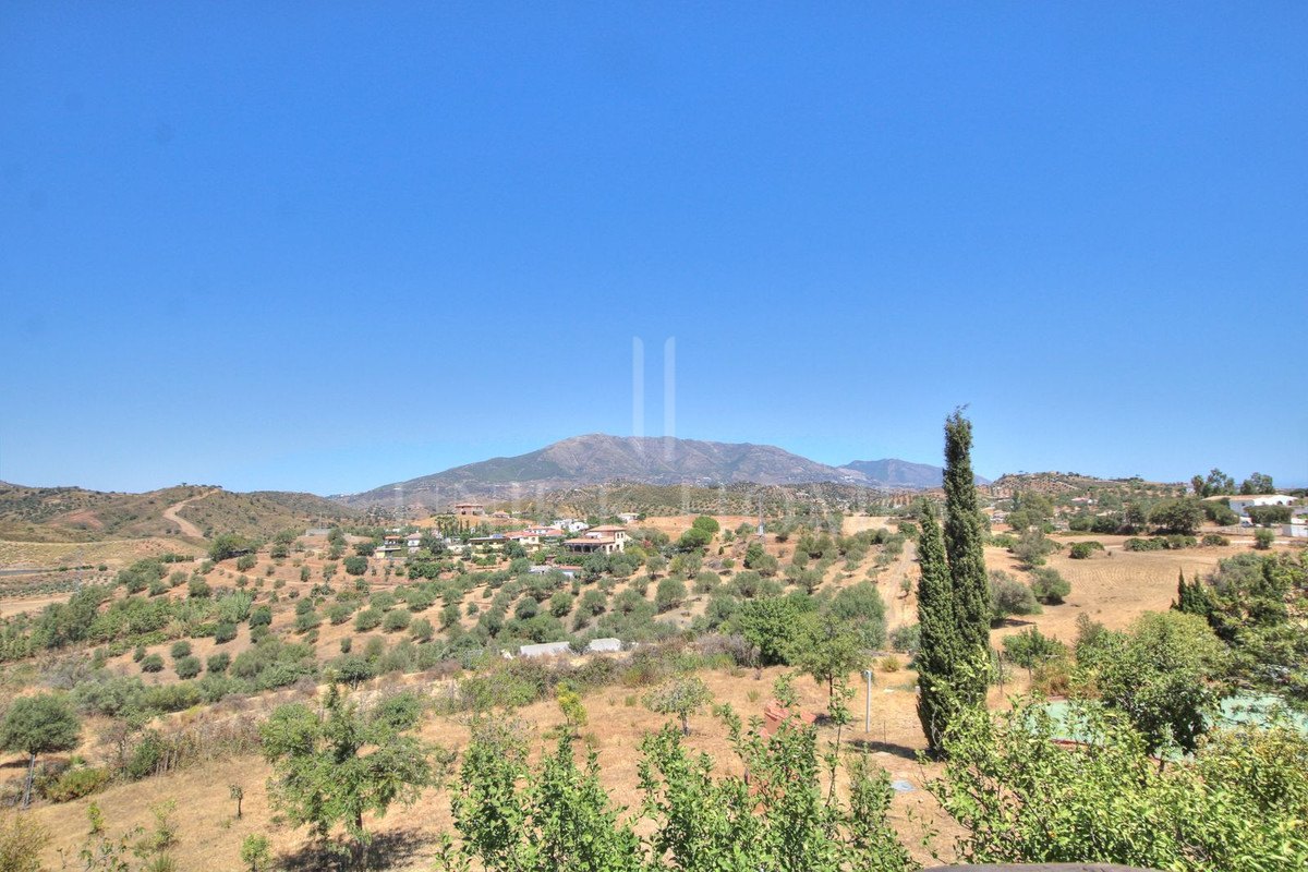 Stunning Finca with massive plot - Ideal for a Retreat in La Cala de Mijas Area