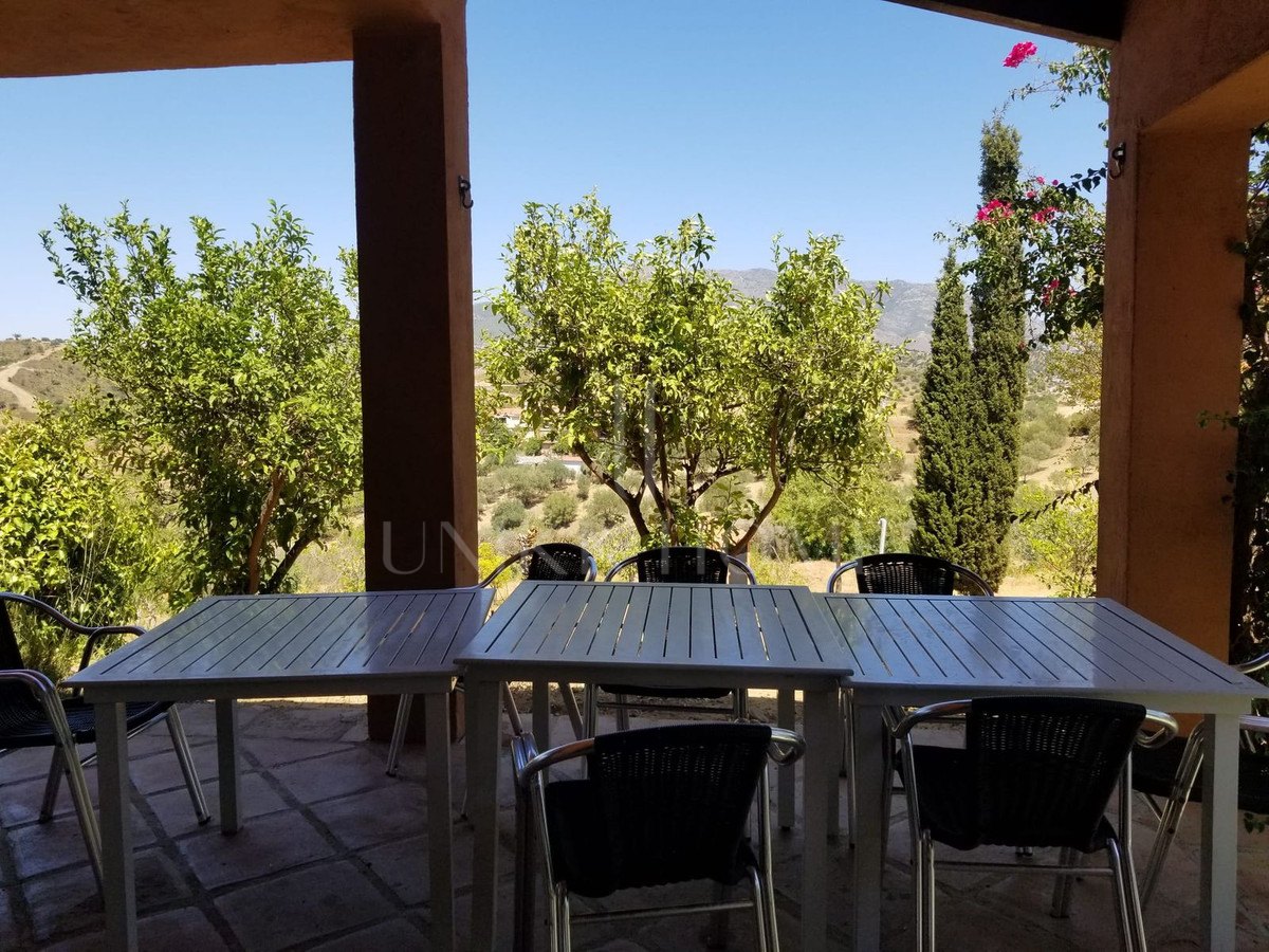 Stunning Finca with massive plot - Ideal for a Retreat in La Cala de Mijas Area