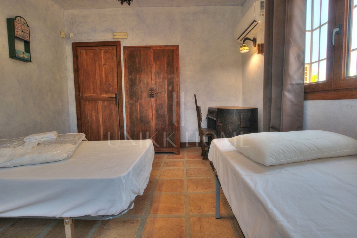 Stunning Finca with massive plot - Ideal for a Retreat in La Cala de Mijas Area