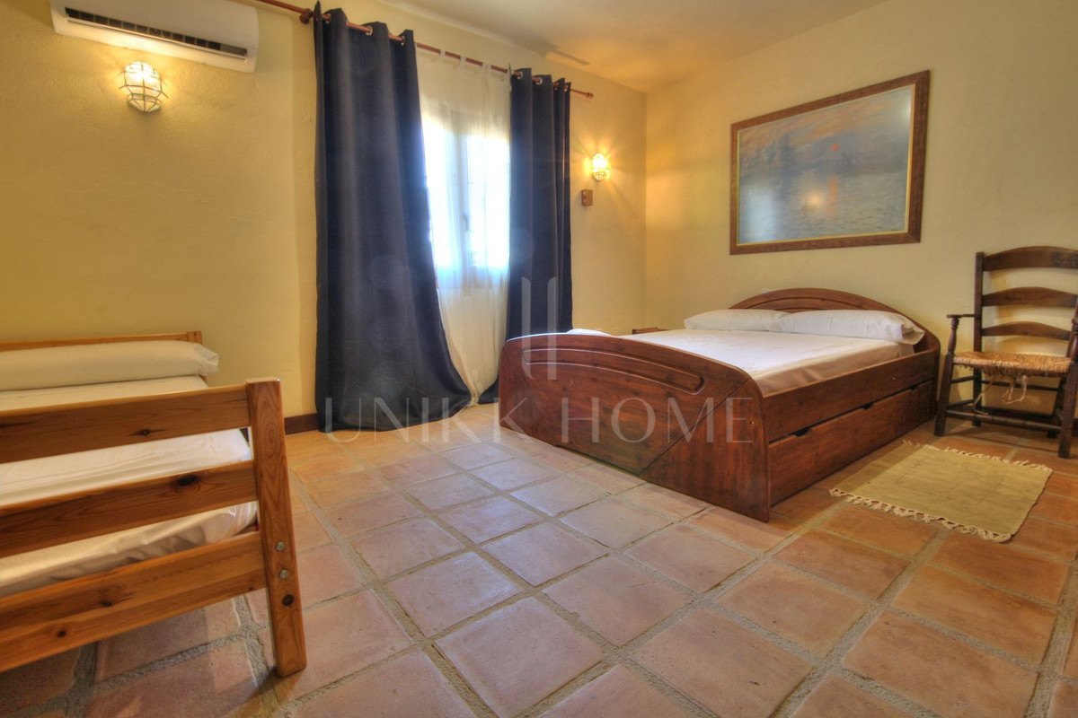 Stunning Finca with massive plot - Ideal for a Retreat in La Cala de Mijas Area