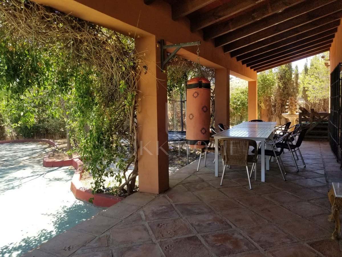 Stunning Finca with massive plot - Ideal for a Retreat in La Cala de Mijas Area