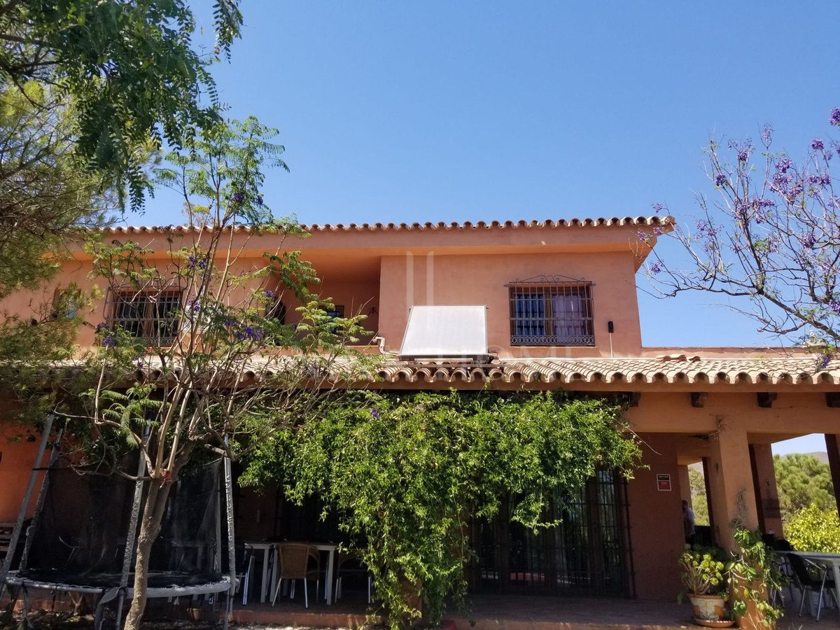 Stunning Finca with massive plot - Ideal for a Retreat in La Cala de Mijas Area