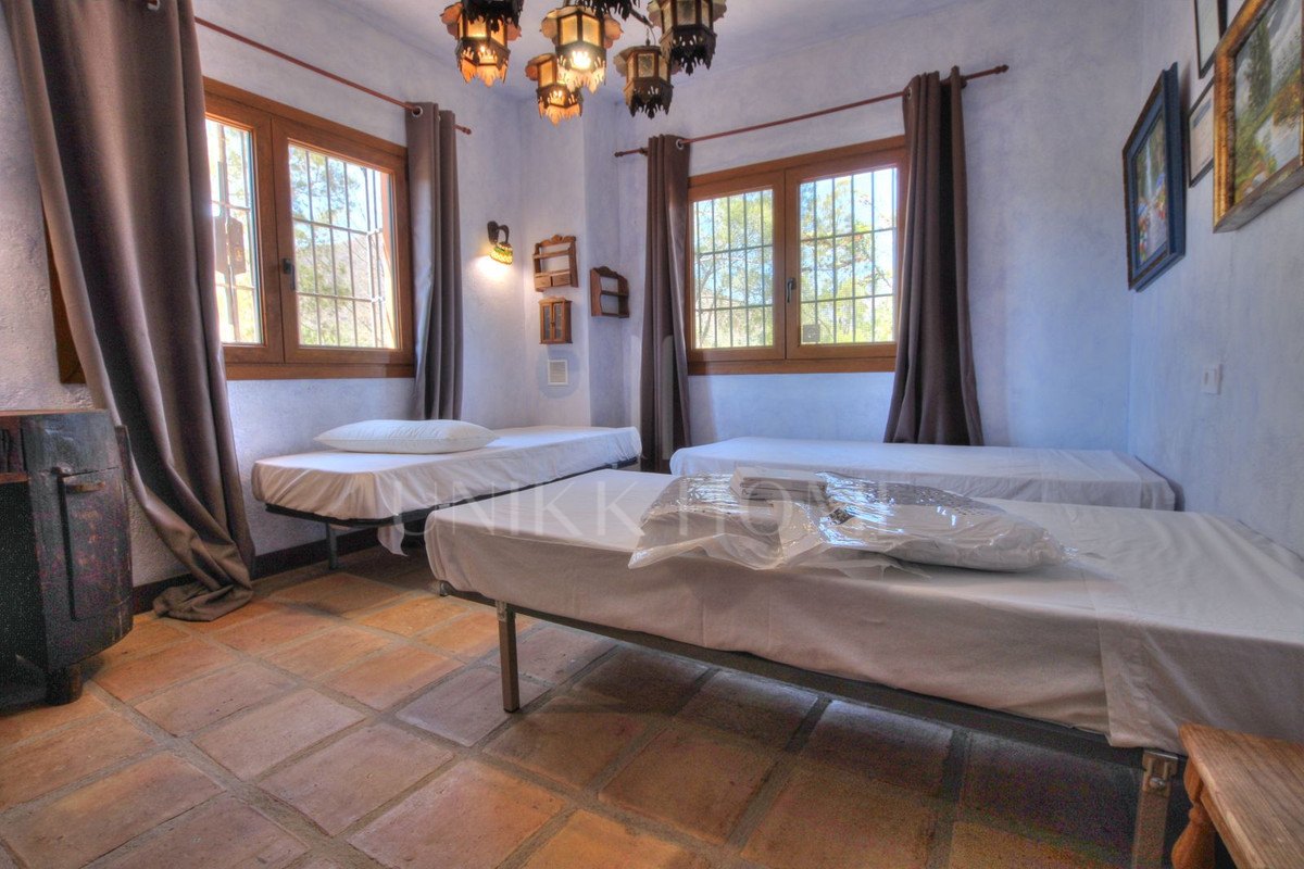 Stunning Finca with massive plot - Ideal for a Retreat in La Cala de Mijas Area