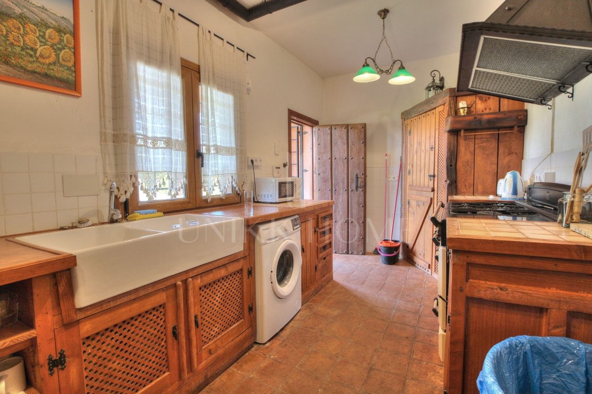 Stunning Finca with massive plot - Ideal for a Retreat in La Cala de Mijas Area