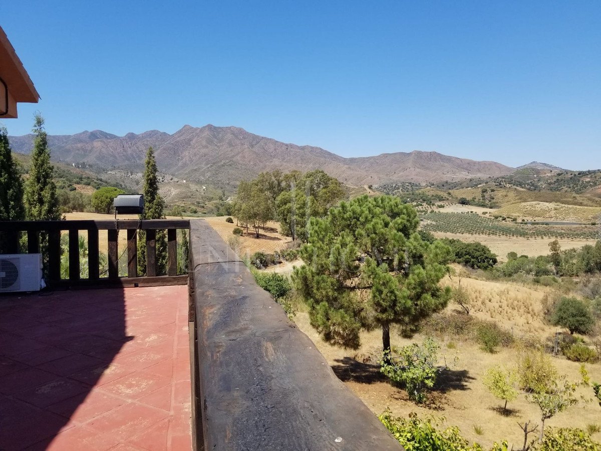 Stunning Finca with massive plot - Ideal for a Retreat in La Cala de Mijas Area