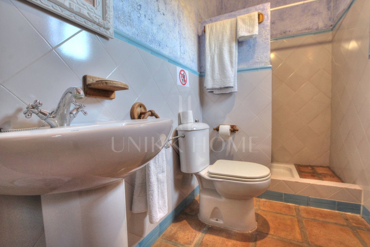 Stunning Finca with massive plot - Ideal for a Retreat in La Cala de Mijas Area