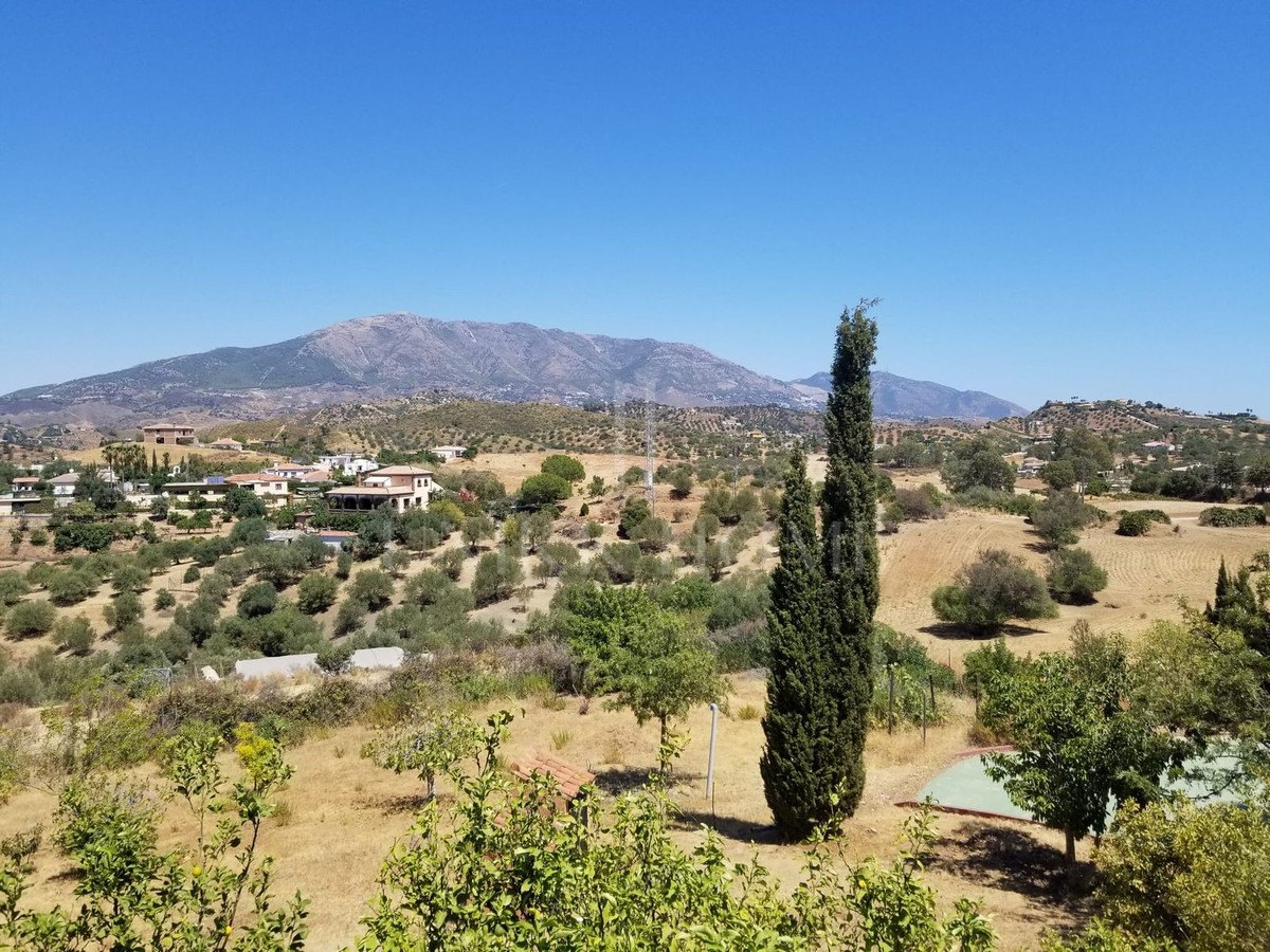 Stunning Finca with massive plot - Ideal for a Retreat in La Cala de Mijas Area