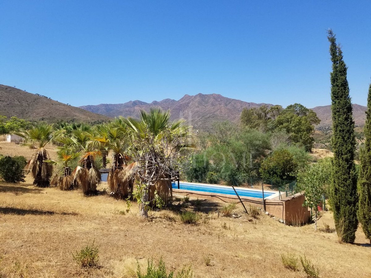 Stunning Finca with massive plot - Ideal for a Retreat in La Cala de Mijas Area