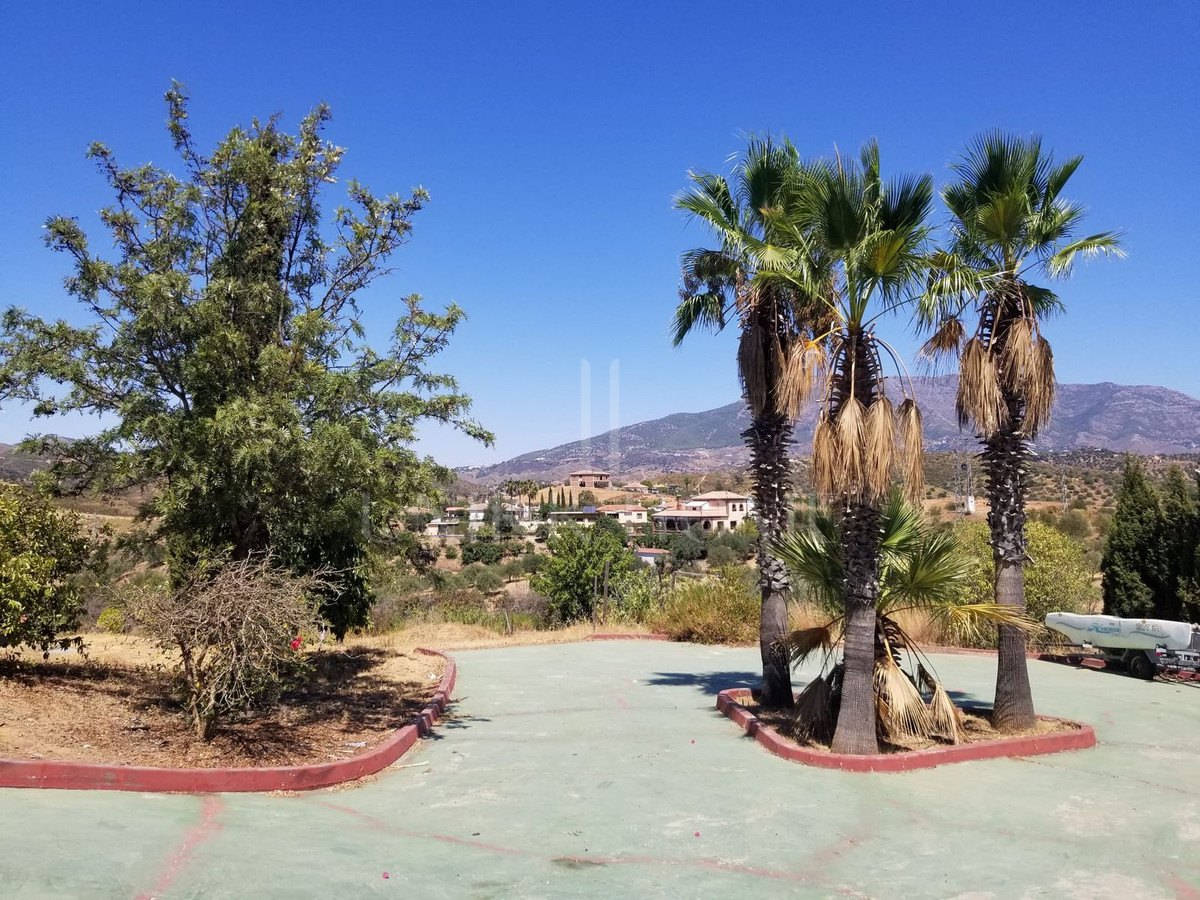 Stunning Finca with massive plot - Ideal for a Retreat in La Cala de Mijas Area