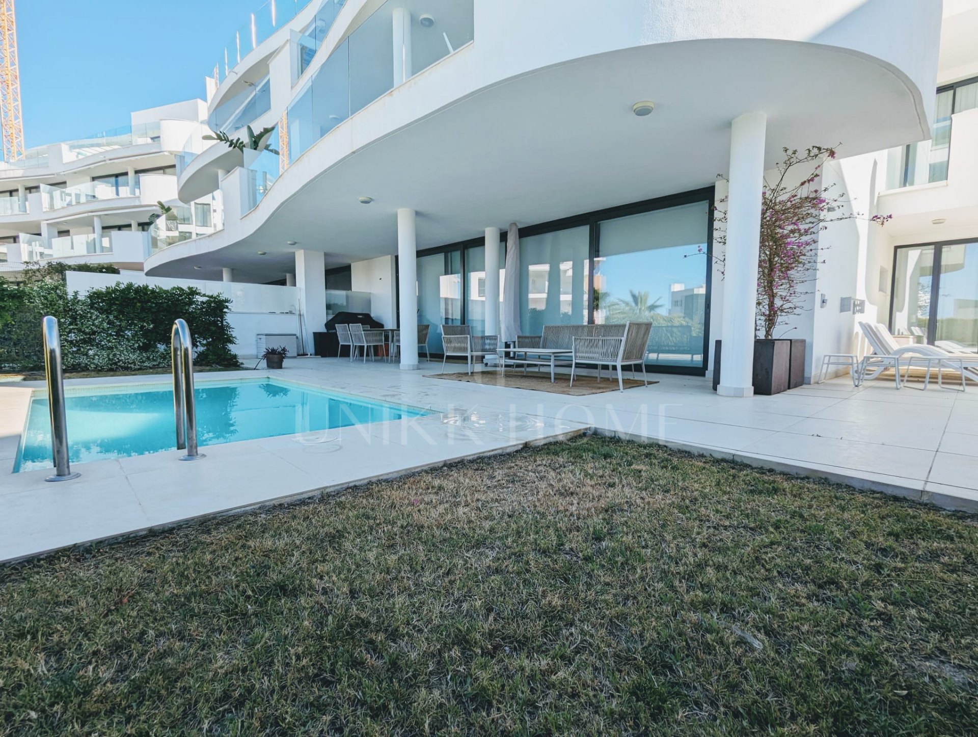 Luxury 3 bed garden villa in Higuerón West with Tourist Licence