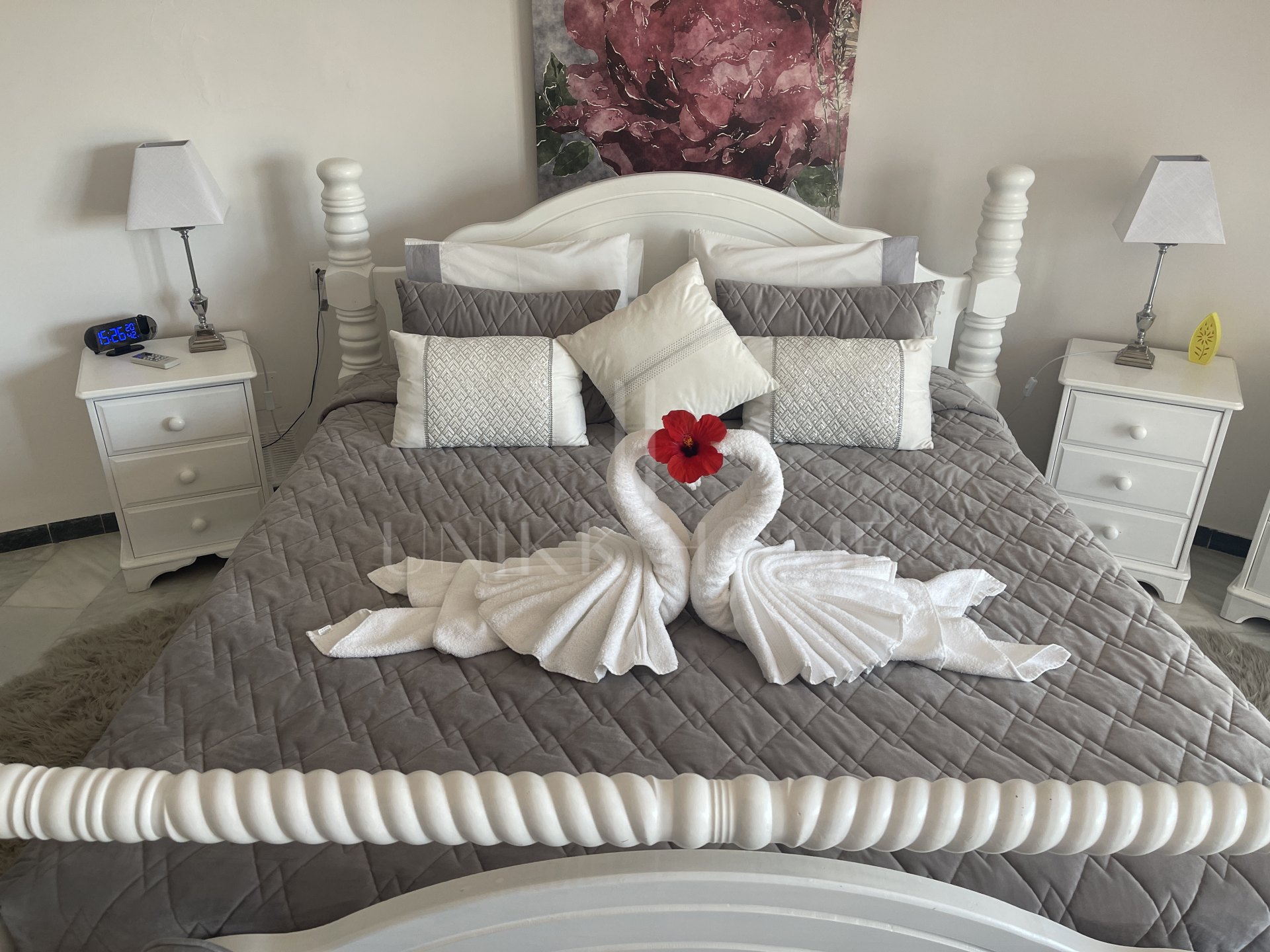 Villa familiar privada de 6 dormitorios en excelente ubicación, con gran piscina y fantásticas oportunidades de alquiler.