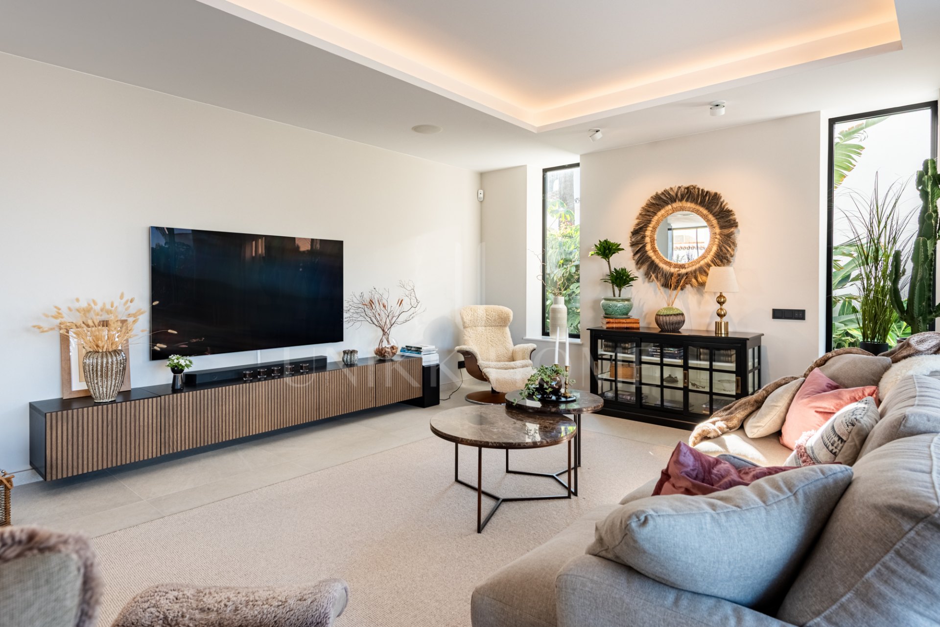 CONTEMPORARY LUXURY VILLA WITH PANORAMIC VIEWS – BUILT 2024