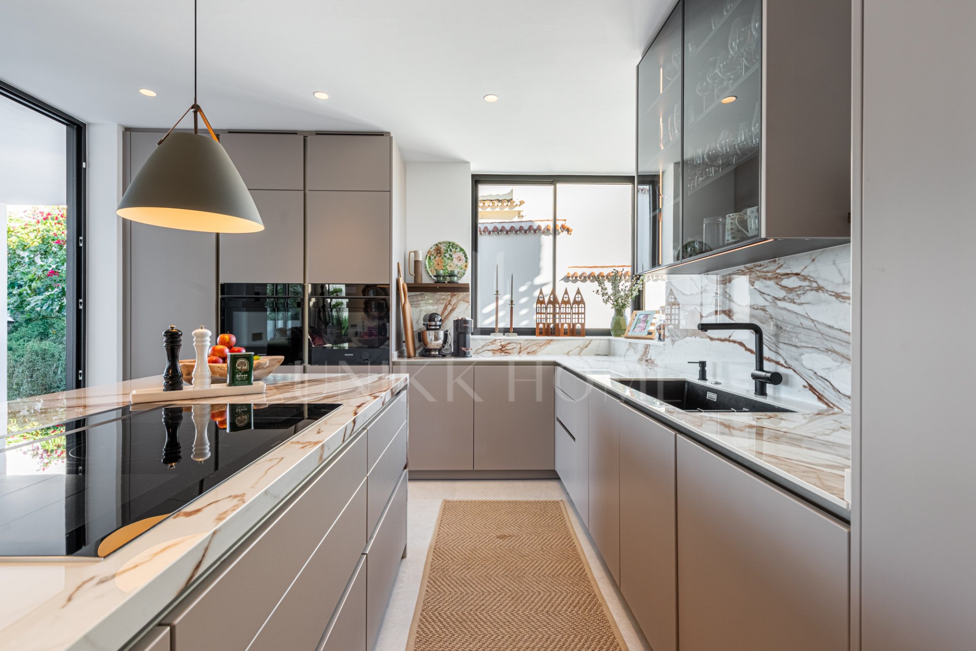 CONTEMPORARY LUXURY VILLA WITH PANORAMIC VIEWS – BUILT 2024