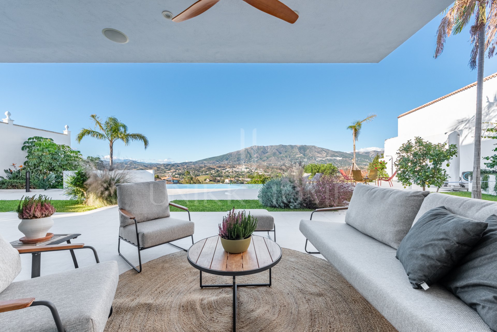 CONTEMPORARY LUXURY VILLA WITH PANORAMIC VIEWS – BUILT 2024