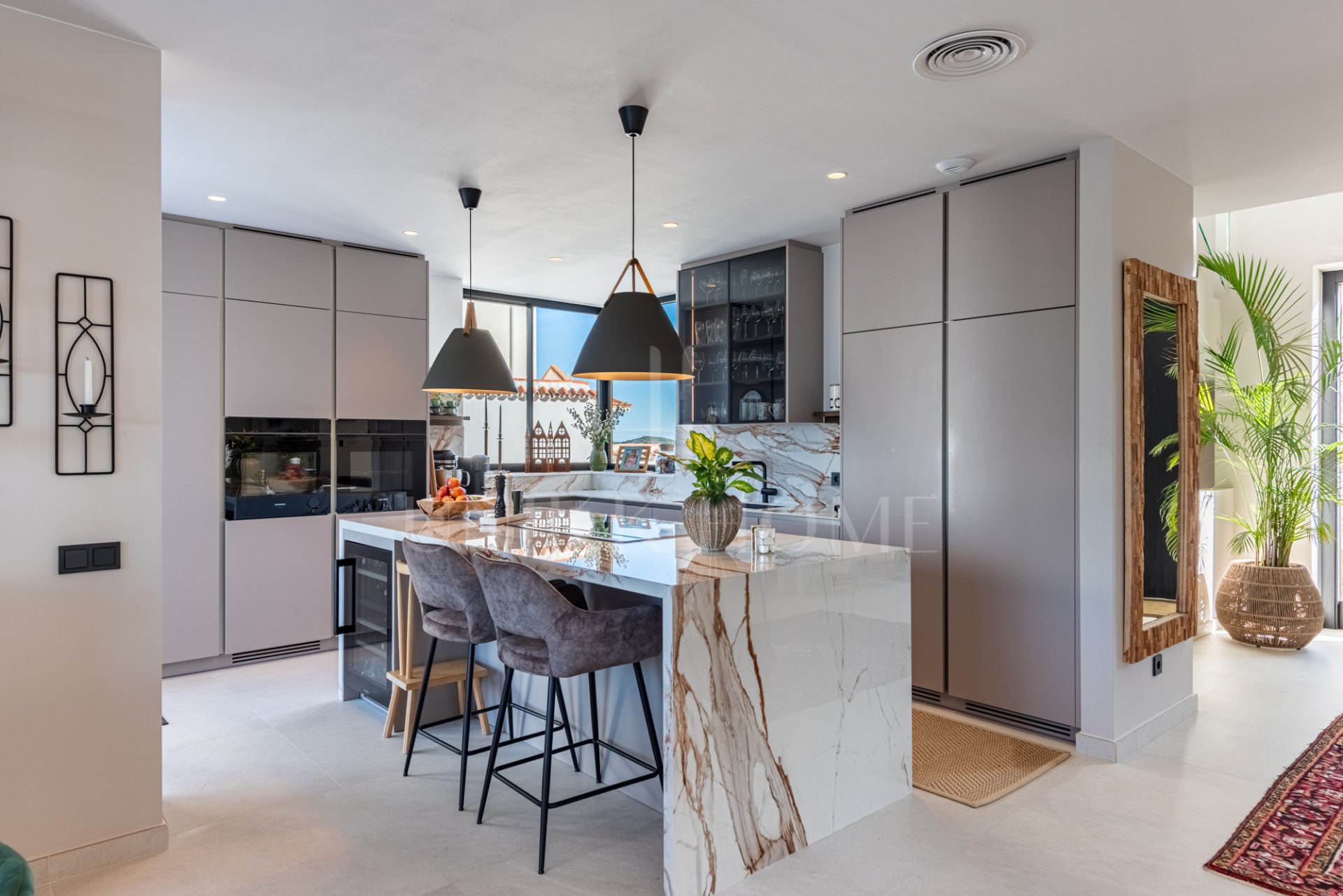 CONTEMPORARY LUXURY VILLA WITH PANORAMIC VIEWS – BUILT 2024