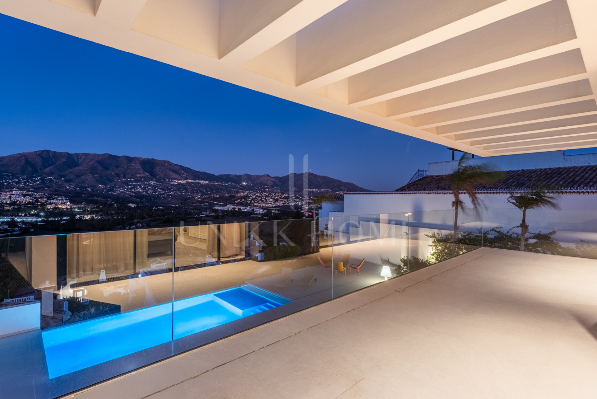 CONTEMPORARY LUXURY VILLA WITH PANORAMIC VIEWS – BUILT 2024