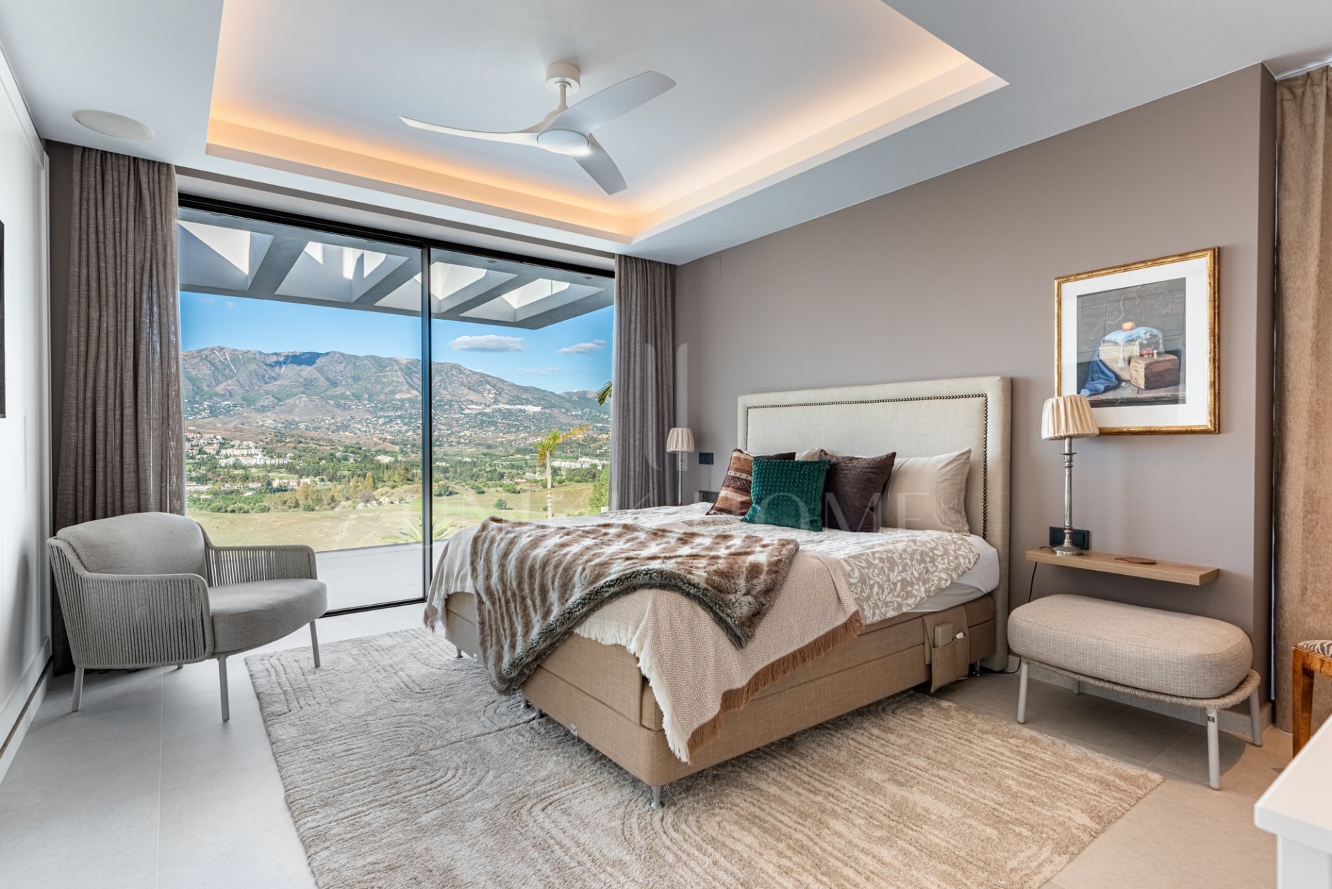 CONTEMPORARY LUXURY VILLA WITH PANORAMIC VIEWS – BUILT 2024