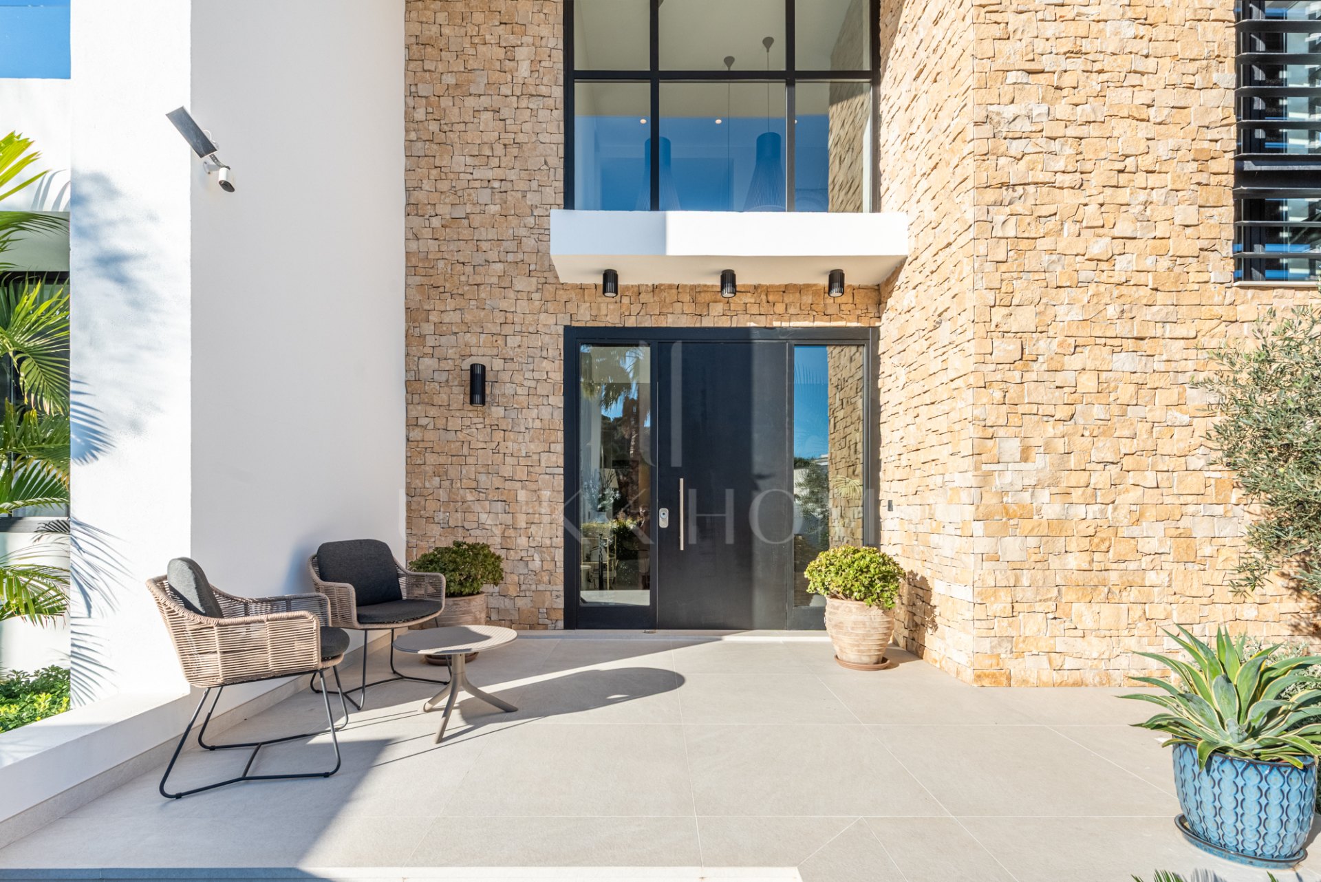 CONTEMPORARY LUXURY VILLA WITH PANORAMIC VIEWS – BUILT 2024