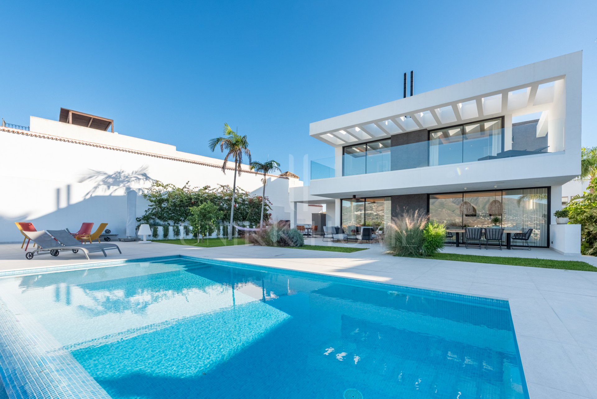 CONTEMPORARY LUXURY VILLA WITH PANORAMIC VIEWS – BUILT 2024