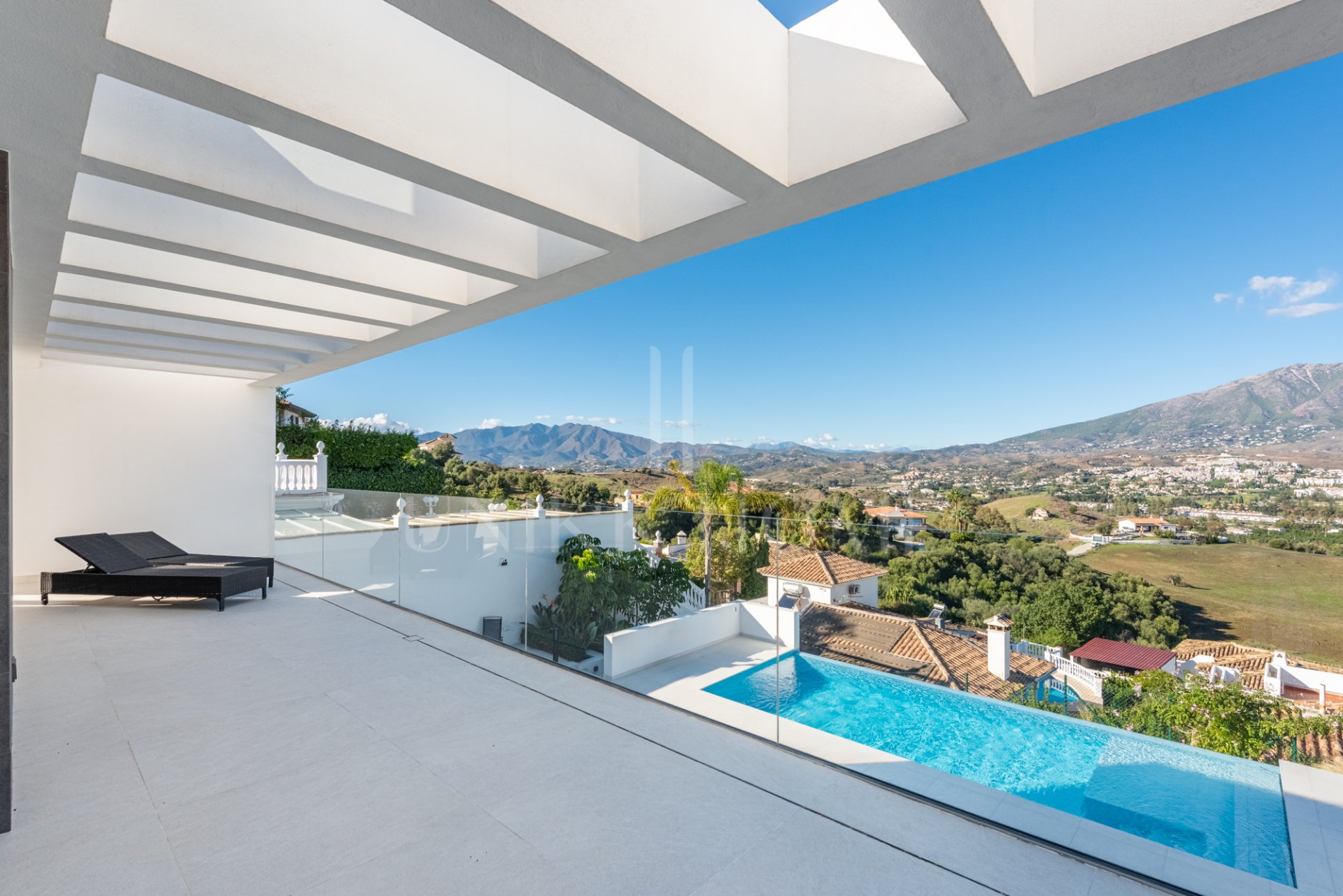 CONTEMPORARY LUXURY VILLA WITH PANORAMIC VIEWS – BUILT 2024
