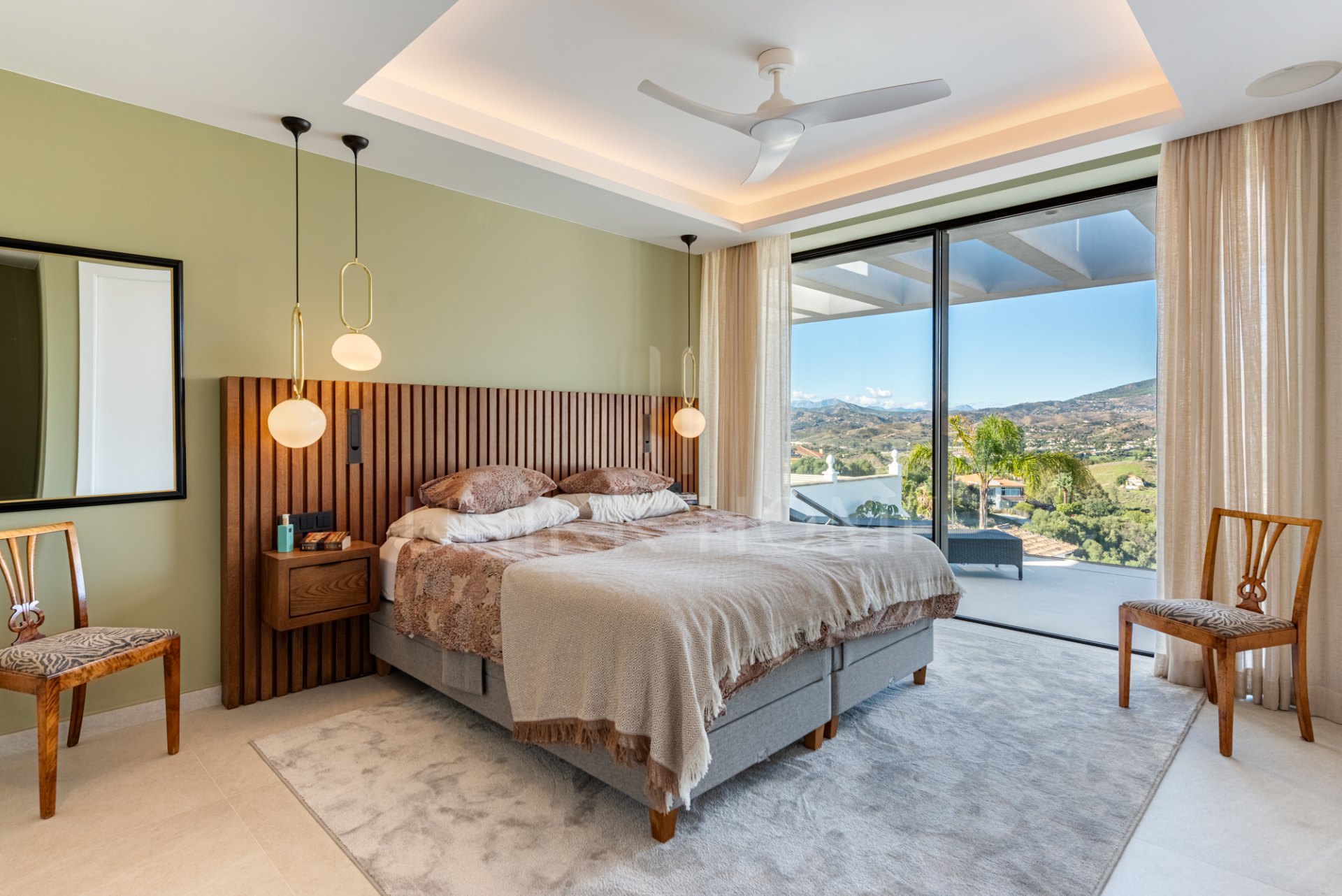 CONTEMPORARY LUXURY VILLA WITH PANORAMIC VIEWS – BUILT 2024