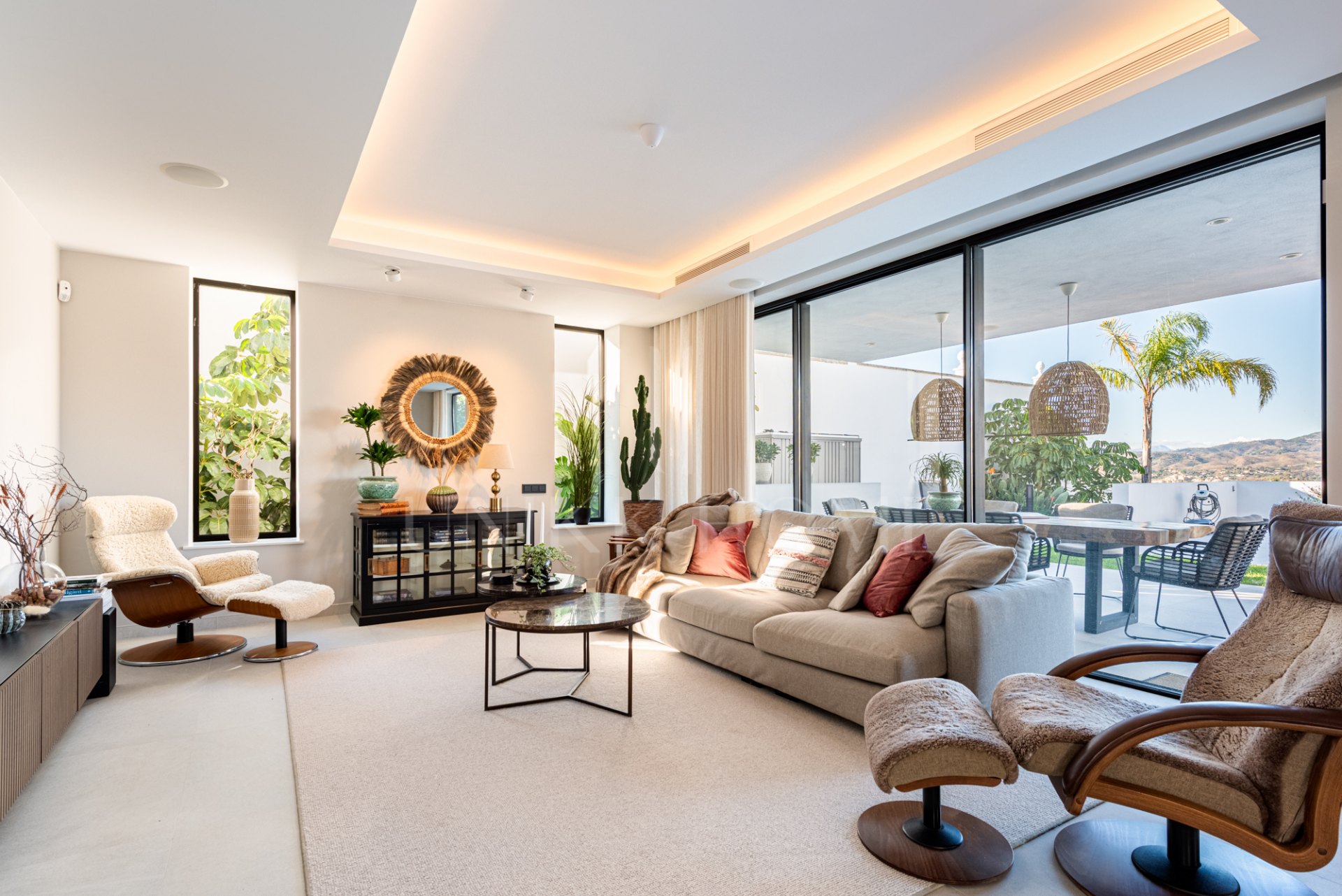 CONTEMPORARY LUXURY VILLA WITH PANORAMIC VIEWS – BUILT 2024